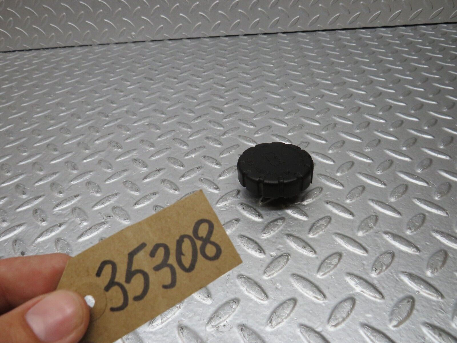 35308 Mercedes-Benz W210 Coolant Tank Reservoir Cap 2105010315