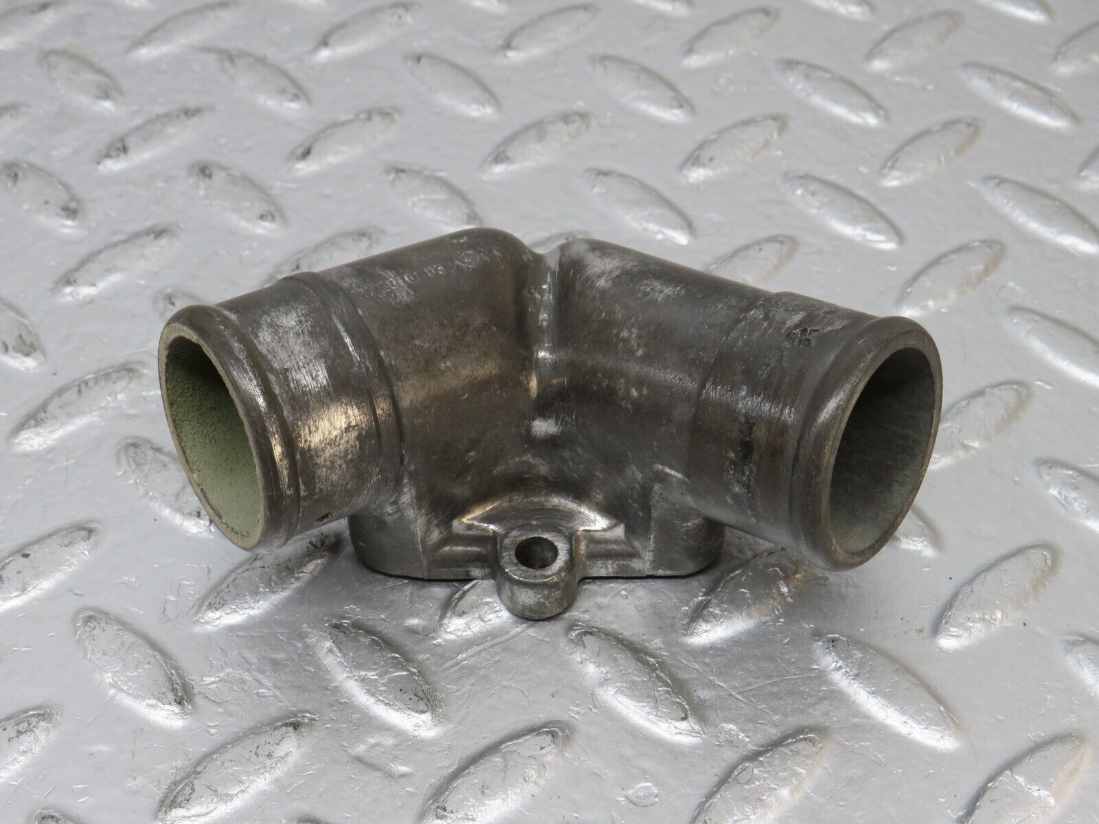 34489 Mercedes-Benz C126 380SEC Water Pump Flange 1172010103