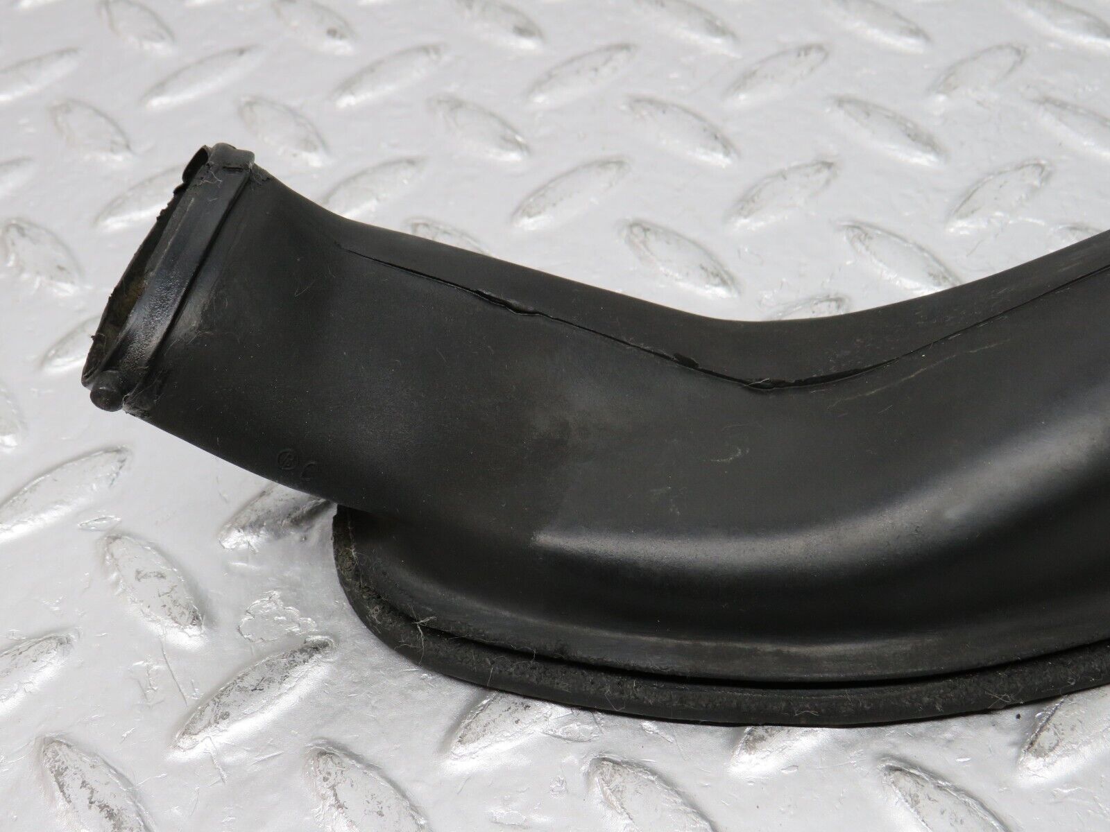 32614 Mercedes-Benz S124 300TE Wagon Heater Water Drain 1248320025