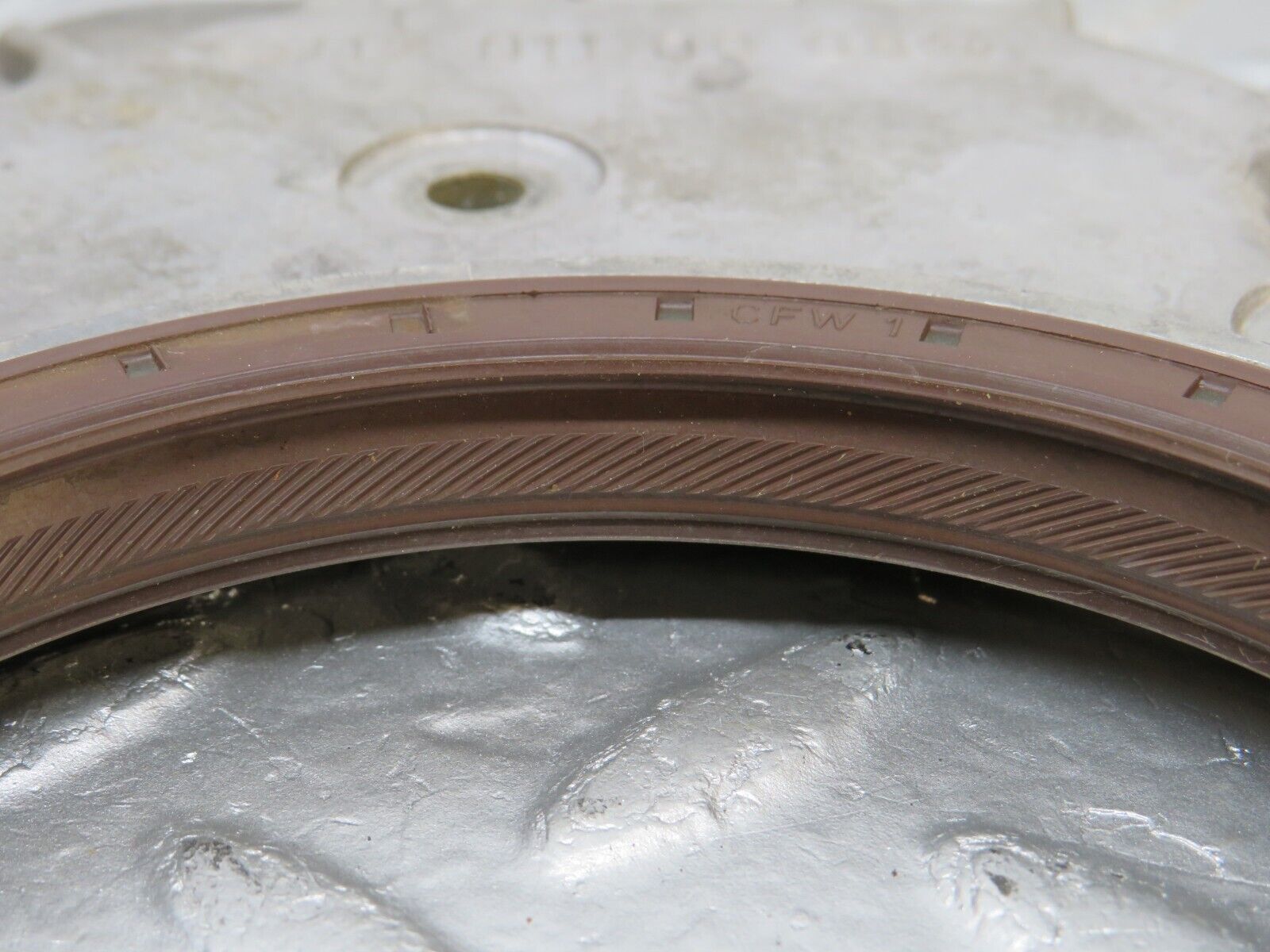 34522 Mercedes-Benz C126 380SEC Coupe Crankshaft Rear Sealing Cover 1170110008