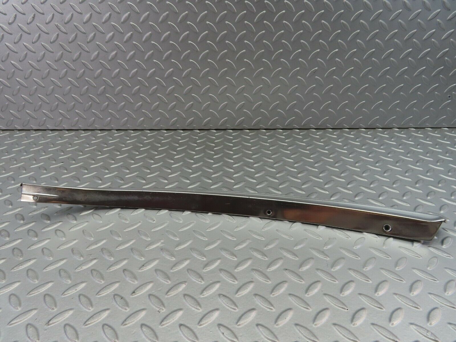 7439 Mercedes-Benz W116 450SE Roof Chrome Moulding Left Side