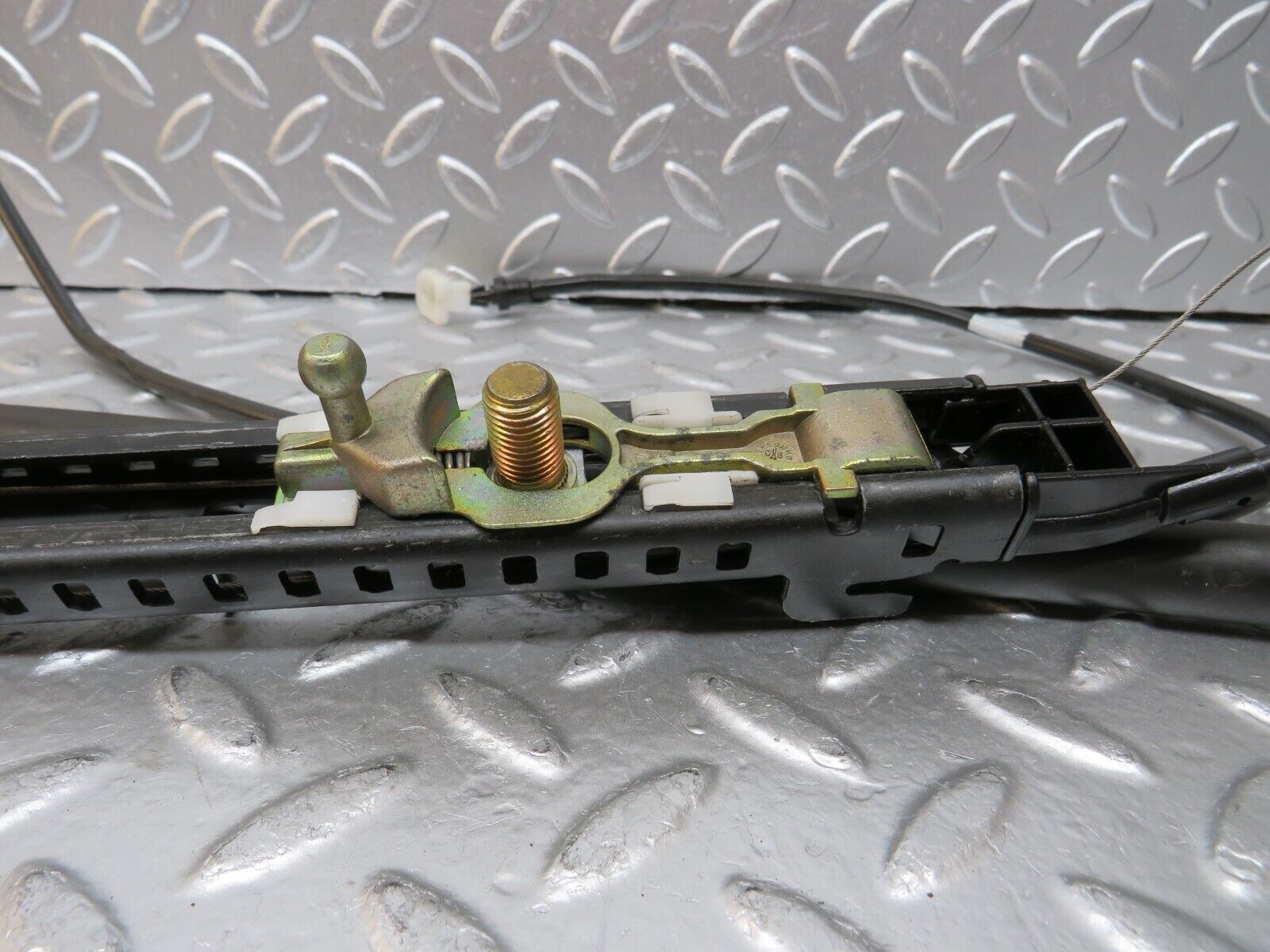 25011 Mercedes-Benz W140 S320 Front Right Seat Belt Adjuster Cable 1408600288