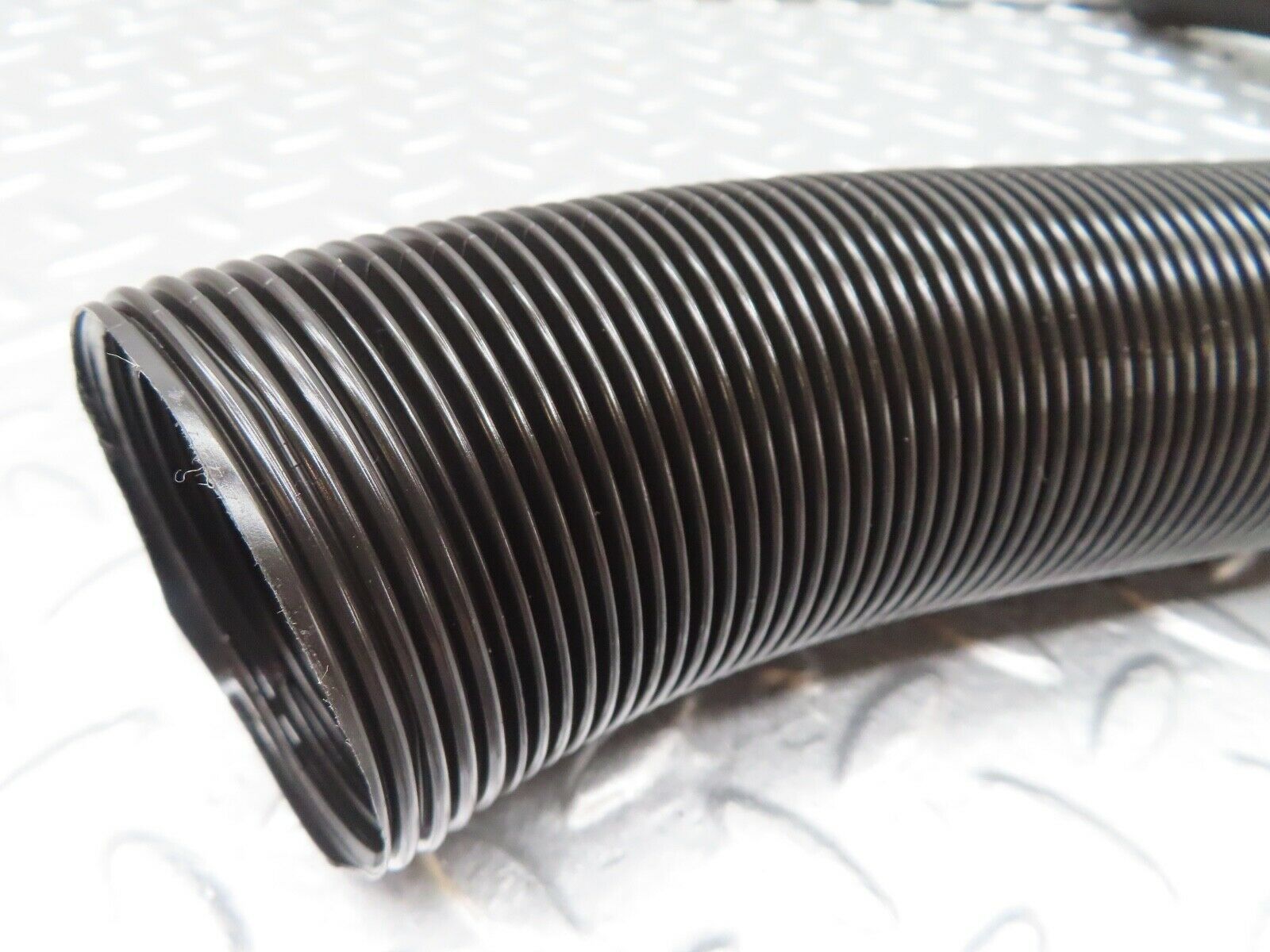 17919 Mercedes-Benz W123 200 Air Duct Pipe Hose