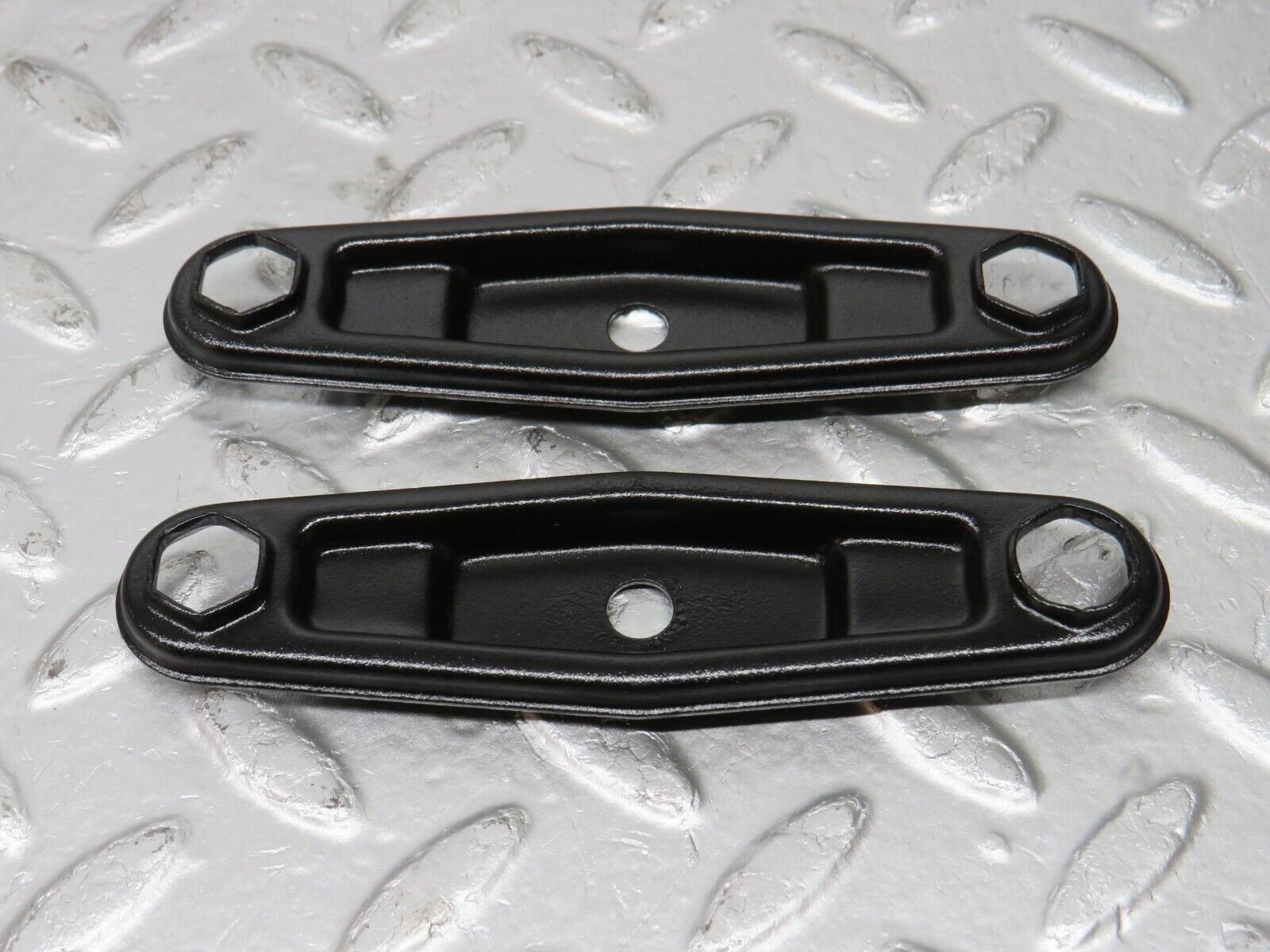 33774 Mercedes-Benz W201 190E 2.0L Fuel Injector Bracket