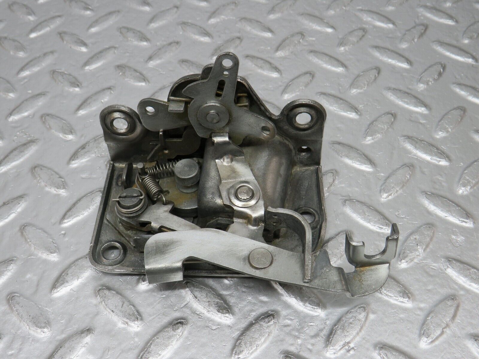 0729 Mercedes-Benz C107 350SLC Coupe Door Lock Mechanism Left Side