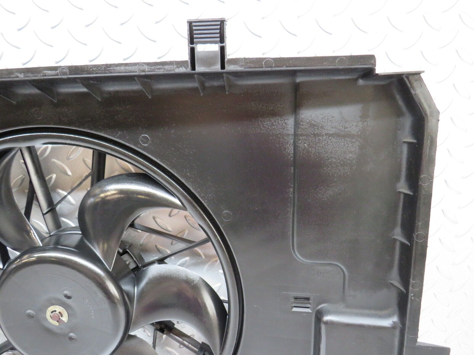 34734 Mercedes-Benz W210 320E Radiator Cooling Fan Bosch 2105052355 0130303227