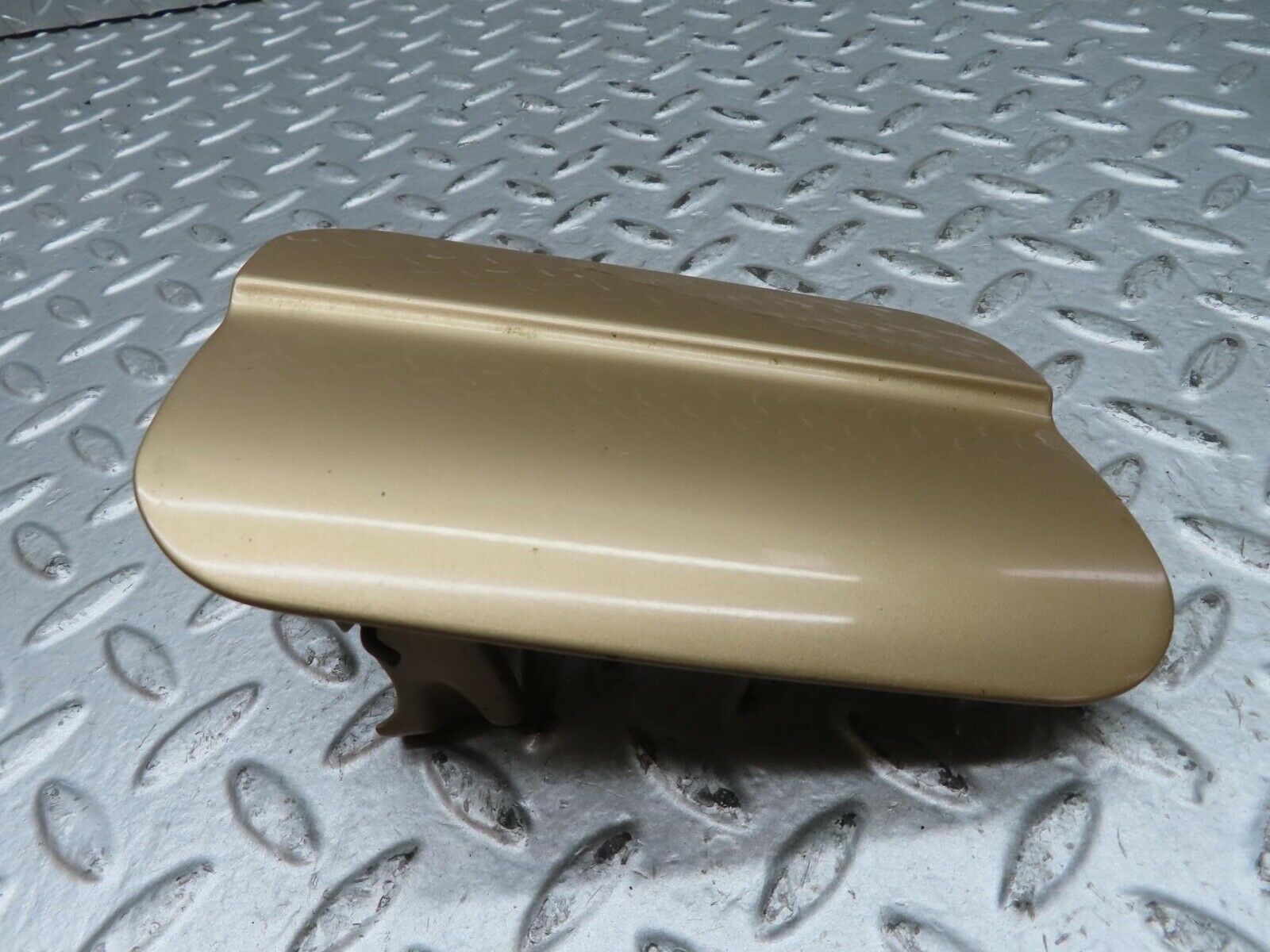 15895 Mercedes-Benz W123 280E Fuel Tank Flap Cap 1235840039