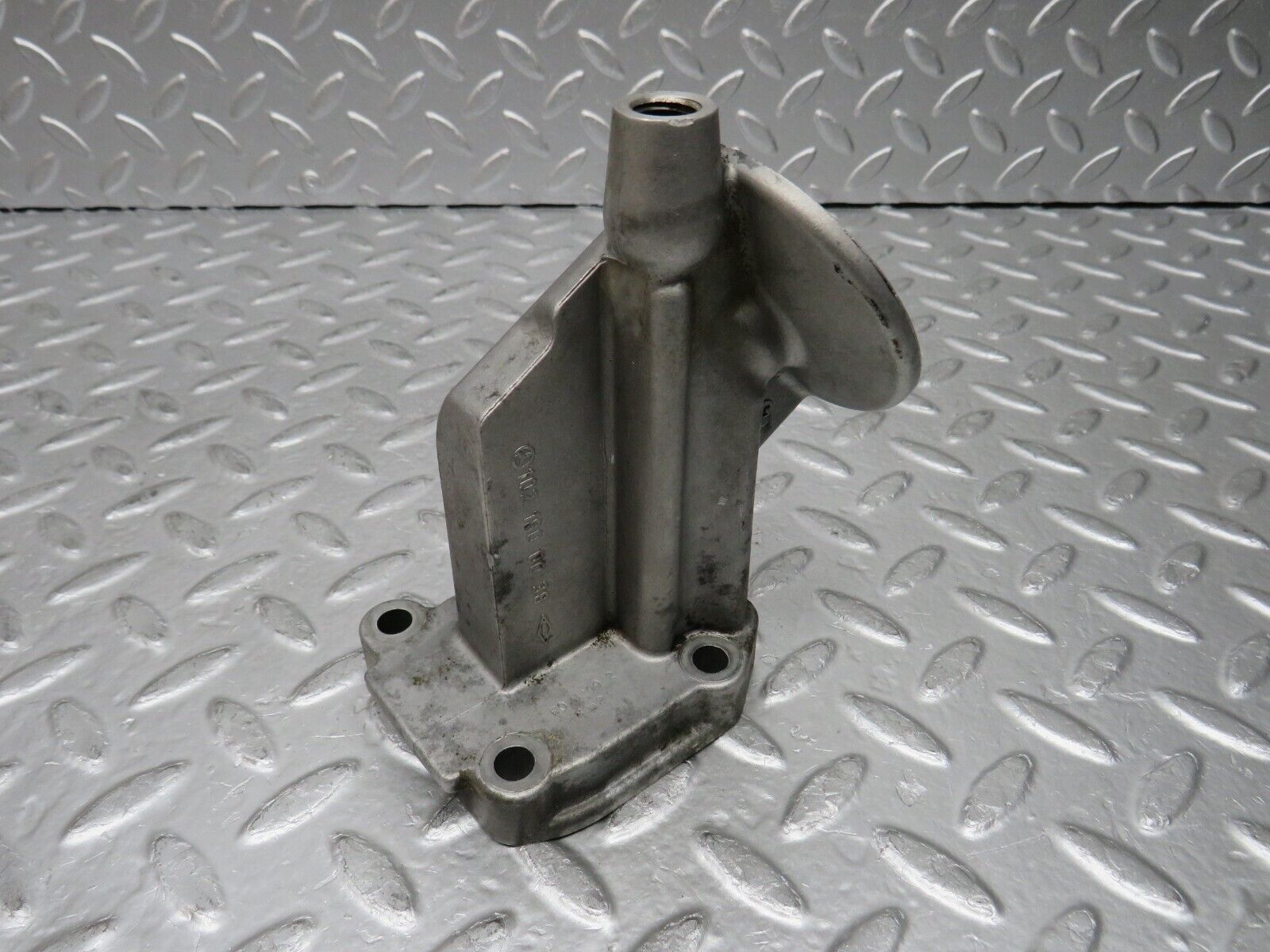 29412 Mercedes-Benz W124 230E Oil Filter Housing 1021800038