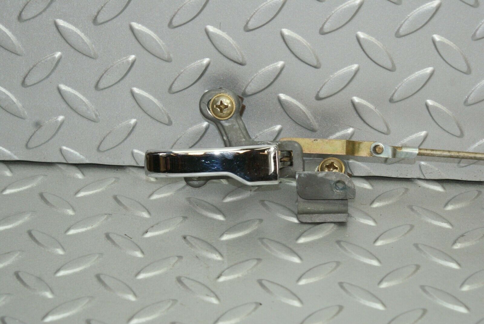 2640 Mercedes-Benz W116 350SE Chrome Door Handle Left 1157660119