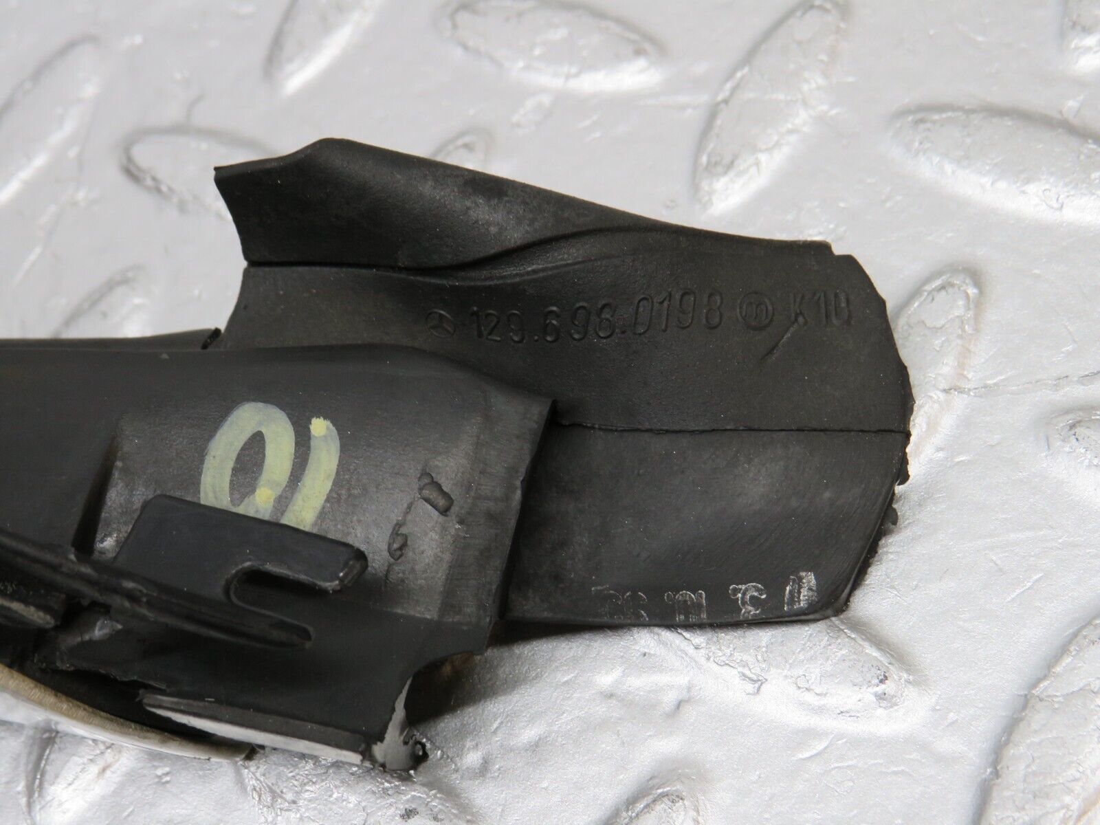 39355 Mercedes-Benz R129 320SL Coupe A Pillar Exterior Cover Trim Left 1296980118 1296980198