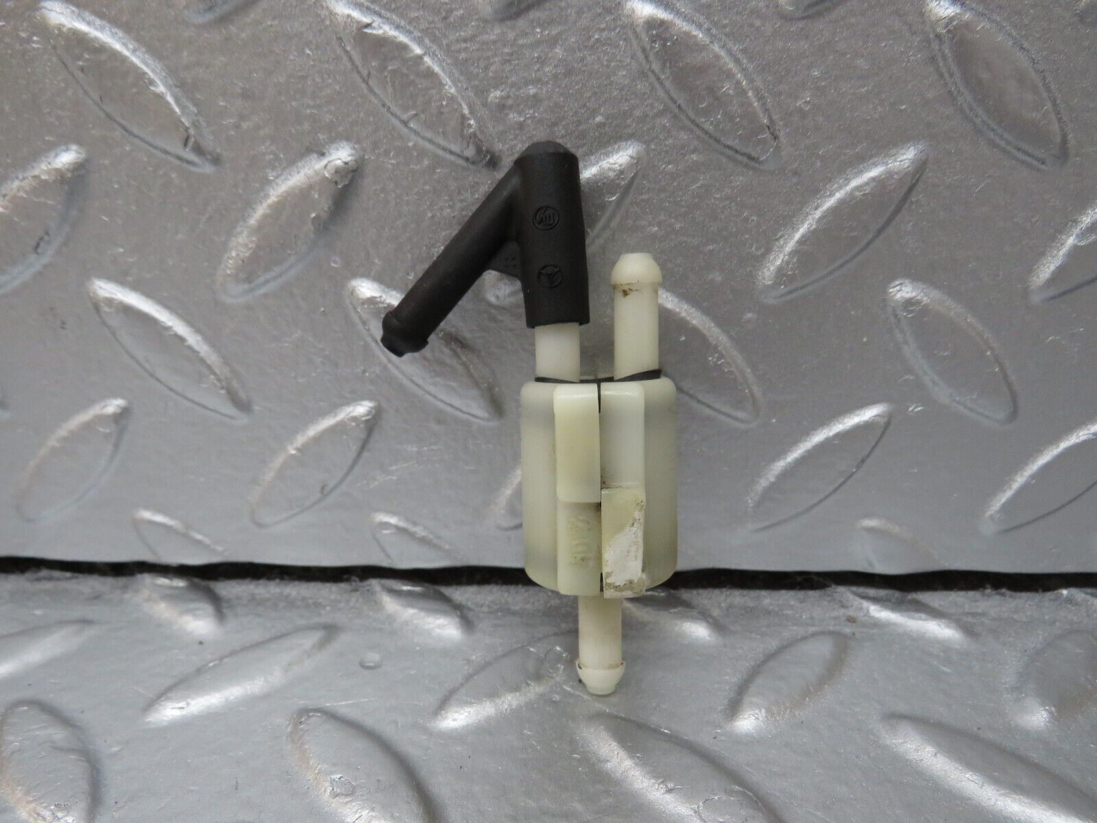 34004 Mercedes-Benz W124 260E Windscreen Washer Fluid Distributor