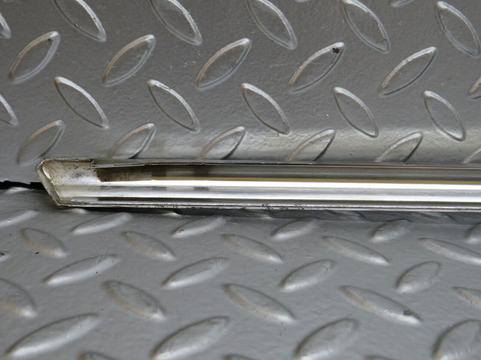 28231 Mercedes-Benz S123 240D Wagon Rear Right Window Chrome Moulding Trim