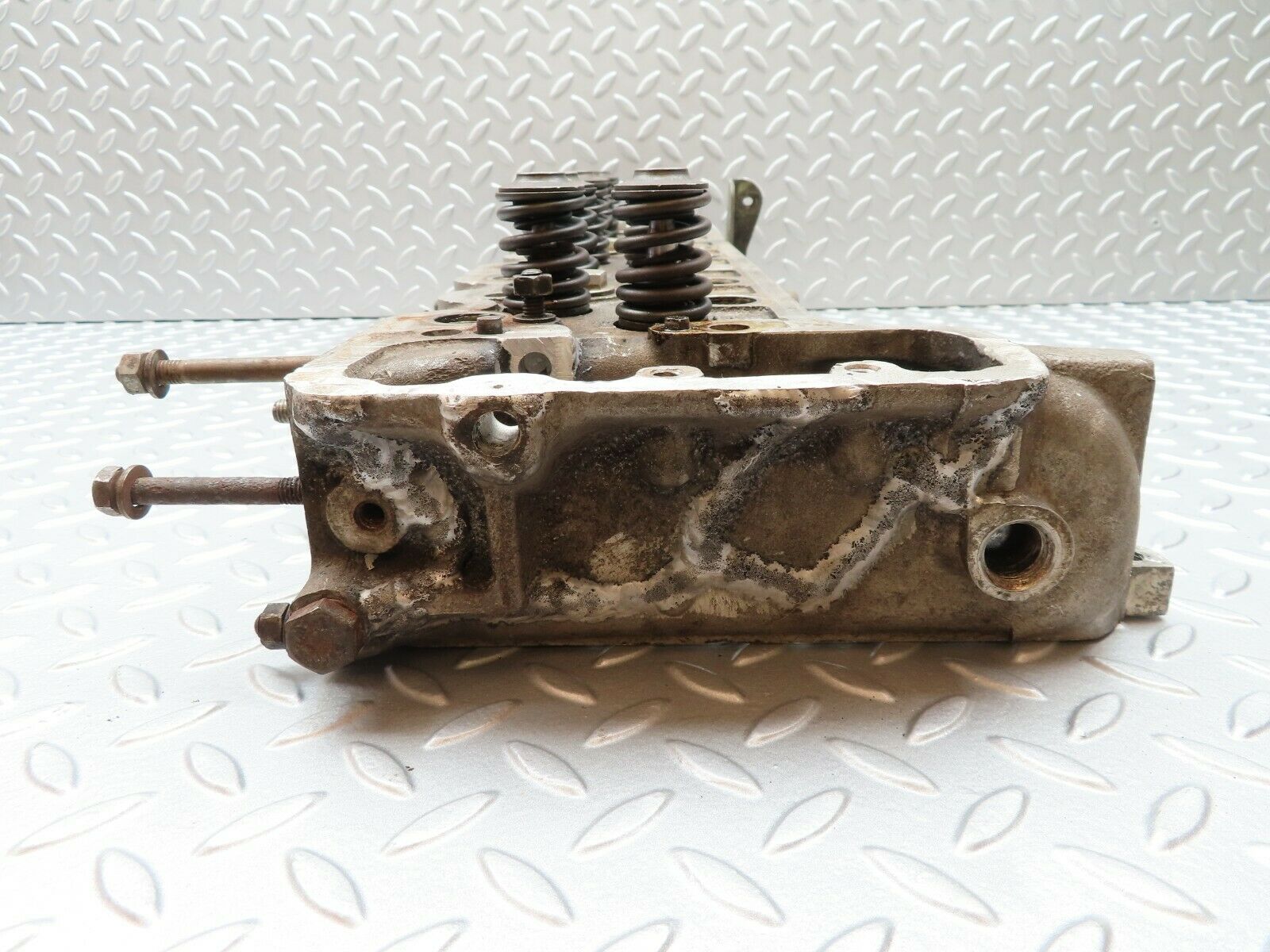 3676 Mercedes-Benz W108 280SE Cylinder Head 1300160001