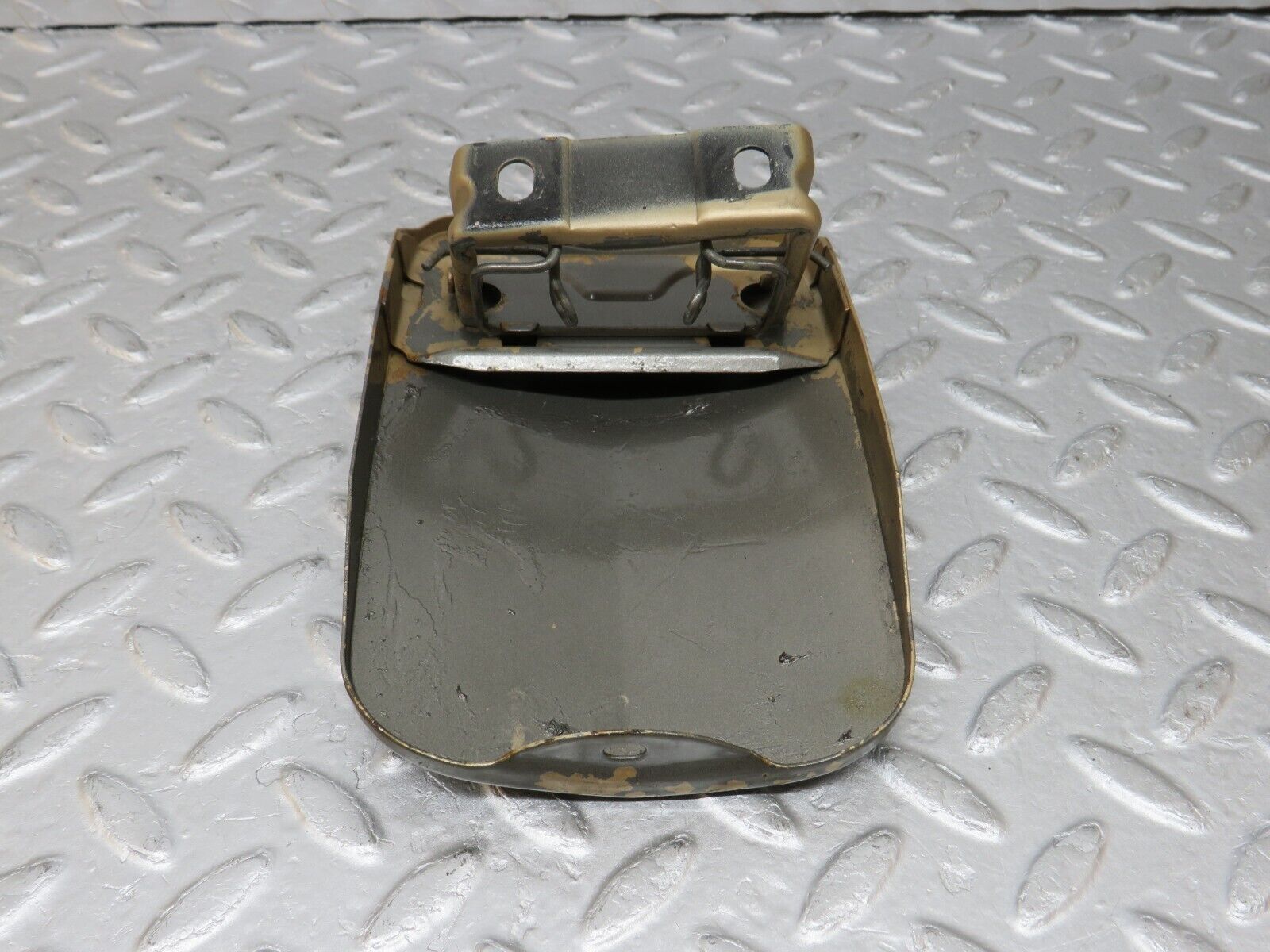 36007 Mercedes-Benz W126 420SE Fuel Tank Flap Cap