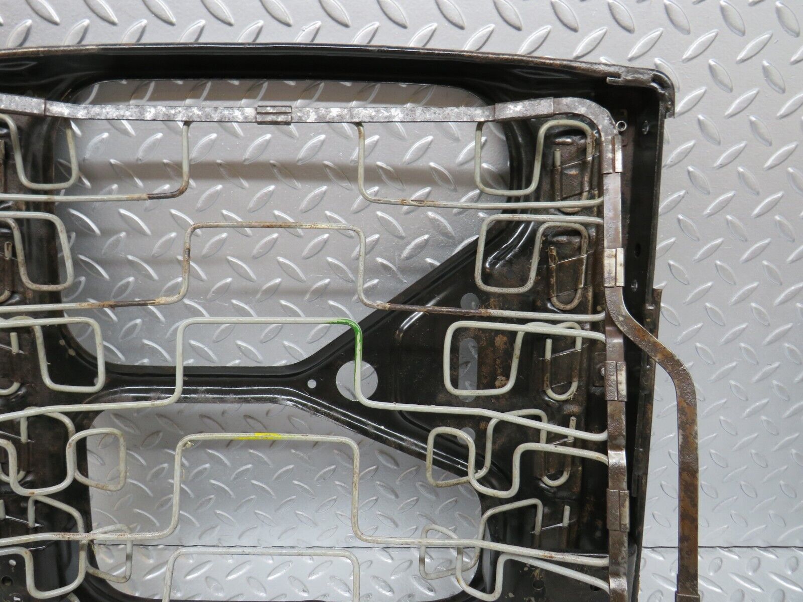 37153 Mercedes-Benz C126 420SEC Coupe Front Right Driver Seat Base