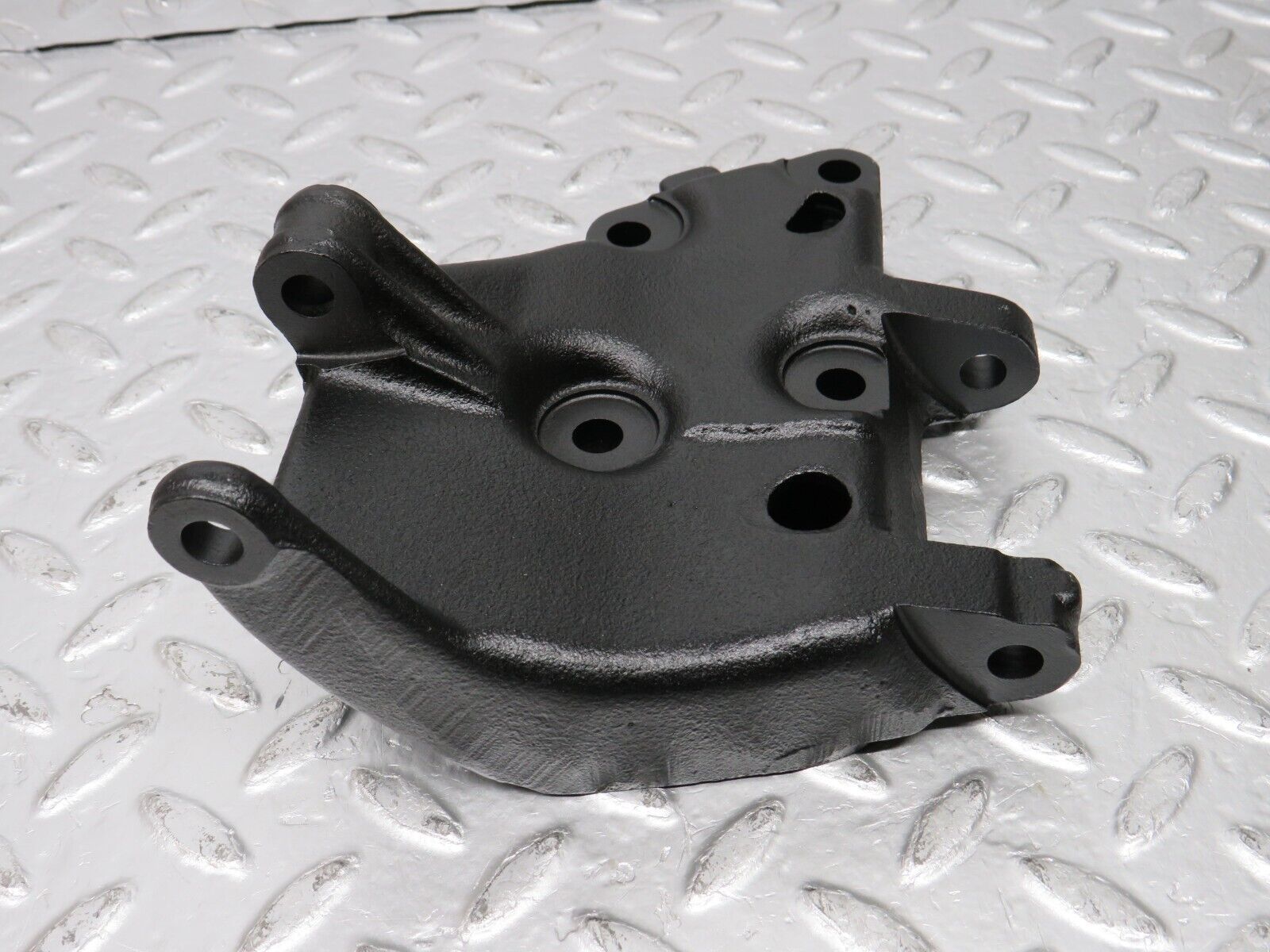 31118 Mercedes-Benz W123 200D Alternator Generator Bracket 1151550935