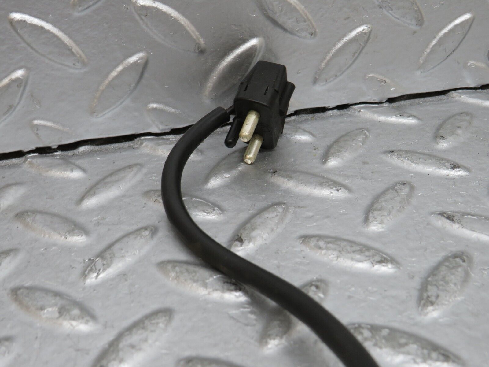 29595 Mercedes-Benz W124 230E Front Wing Indicator Cable Wire 1249971881