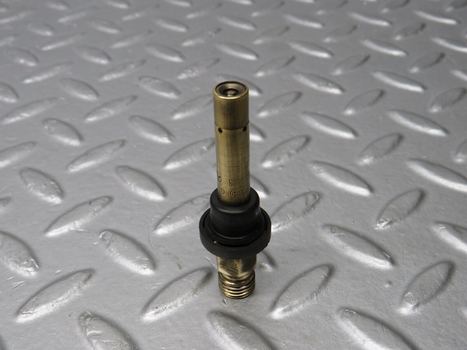 38905 Mercedes-Benz W201 190E 2.6L Fuel Injector Bosch 0000785623 0437502047