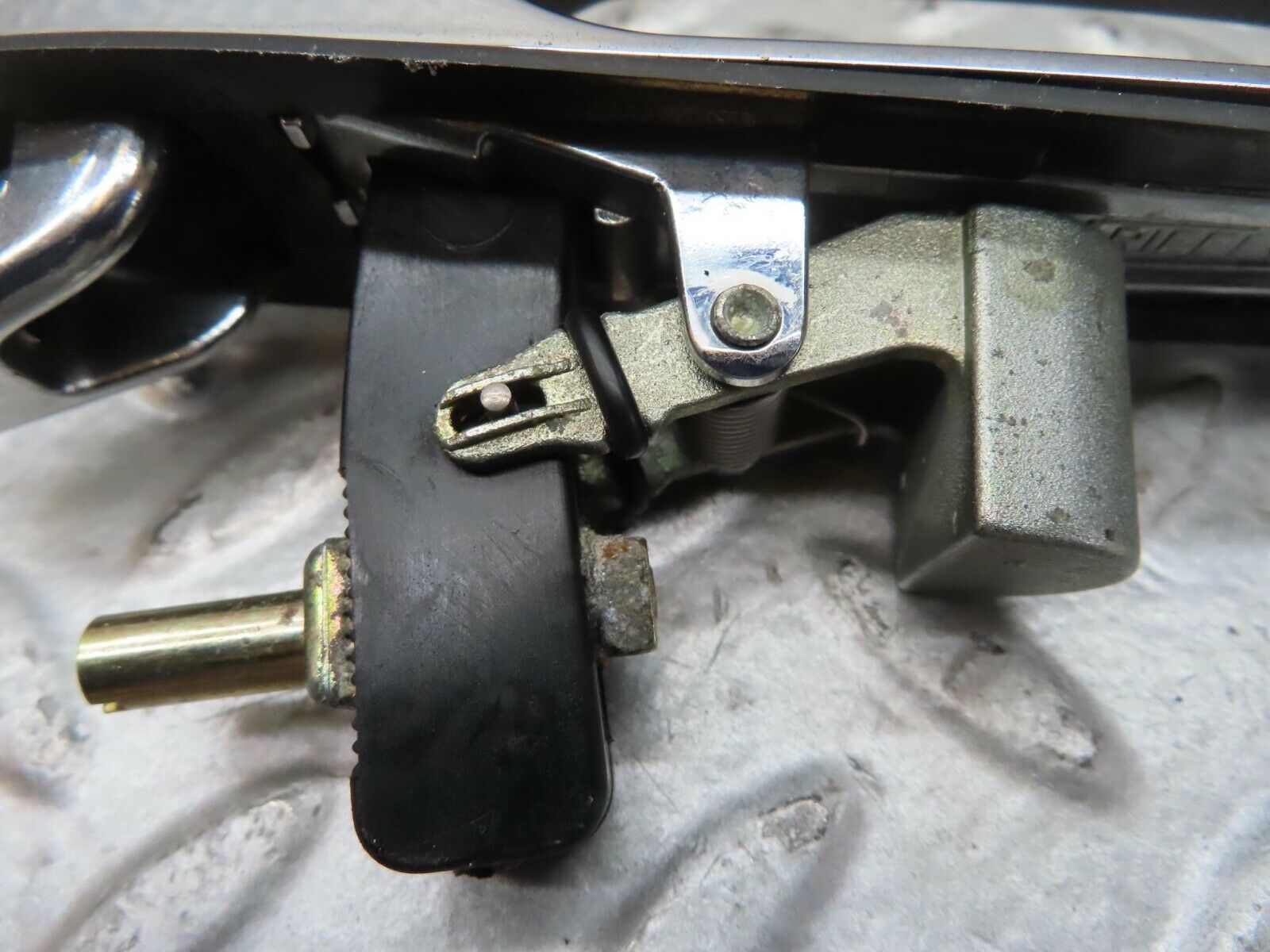 7024 Mercedes-Benz W123 230E Rear Exterior Door Handle 1237600359