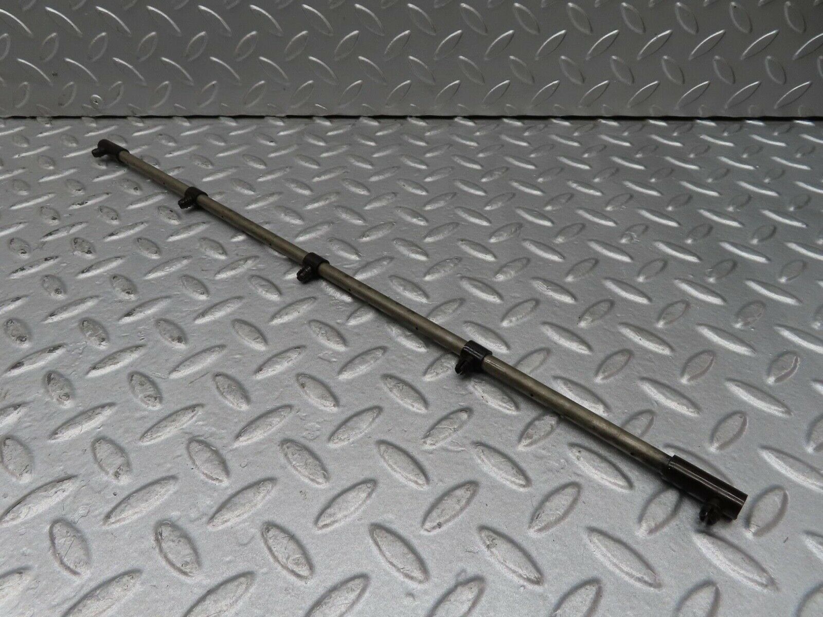 16557 Mercedes-Benz C107 350SLC Coupe Camshaft Oil Tube