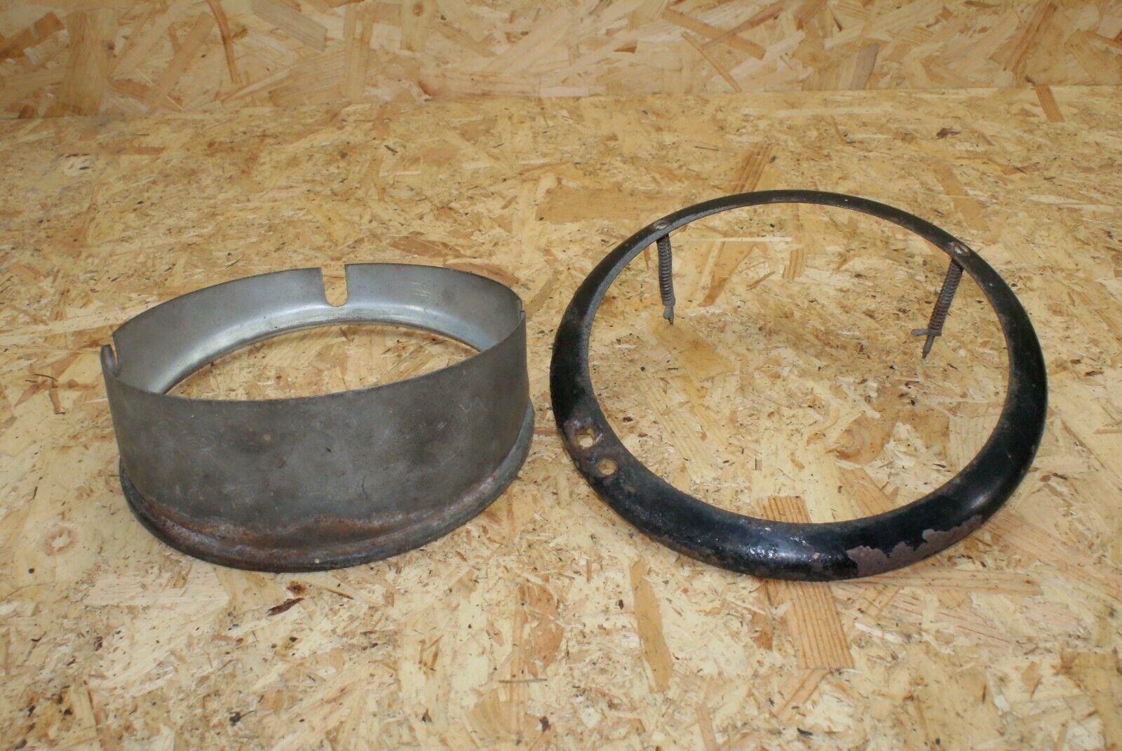 2297 Mercedes-Benz W105 219 PONTON Headlight Ornament Ring Trim