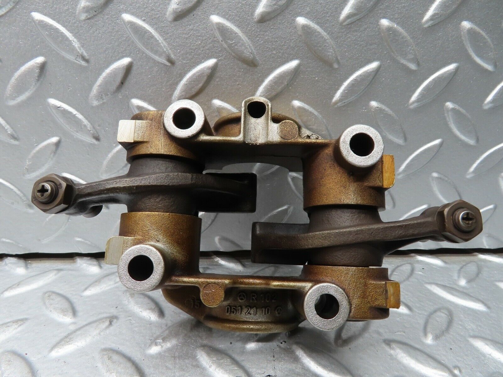 21272 Mercedes-Benz W123 230E Rocker Arms Camshaft Bearing Block 1020512110