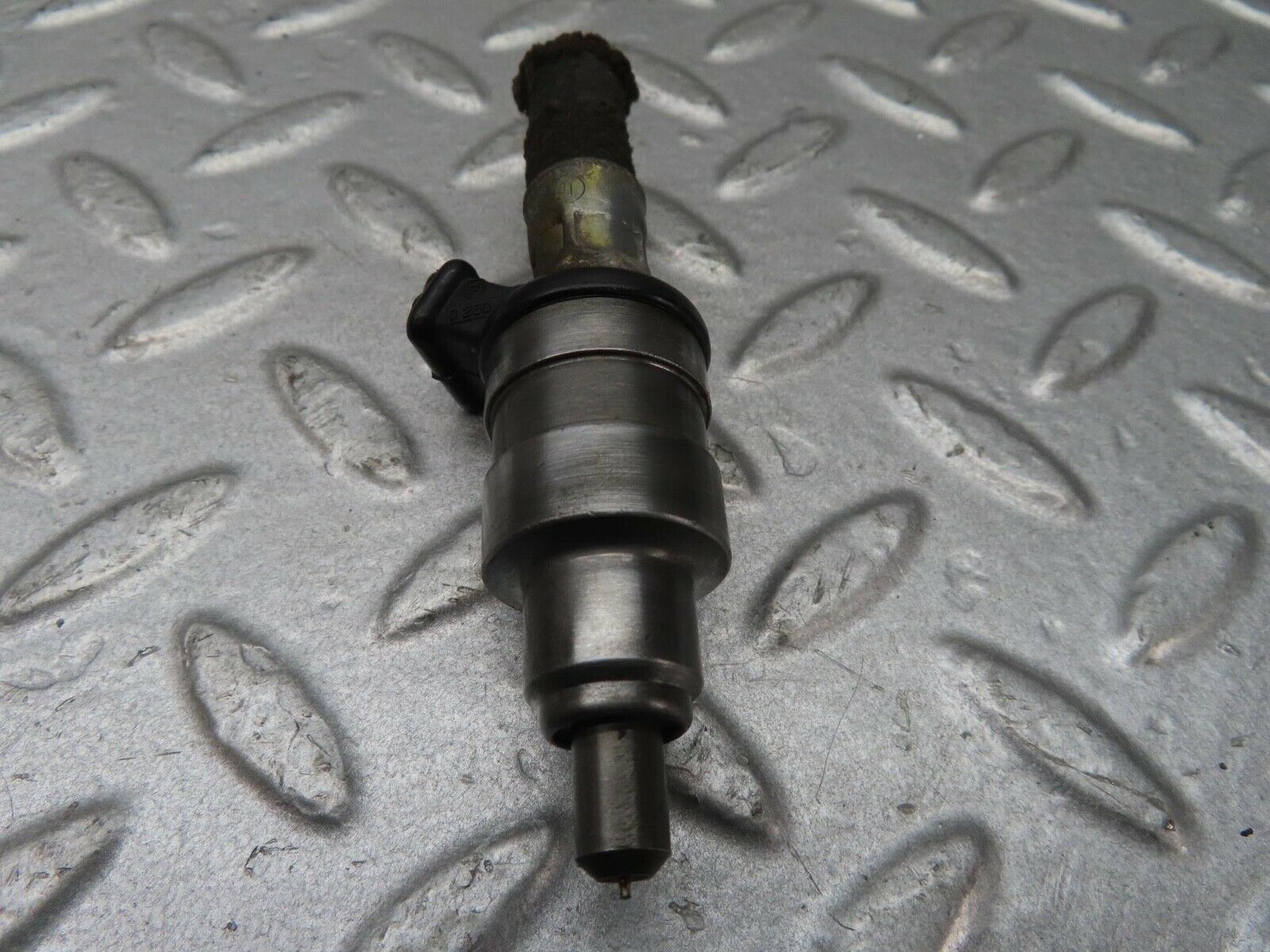 13337 Mercedes-Benz W116 350SE Fuel Injector Bosch 0280150001