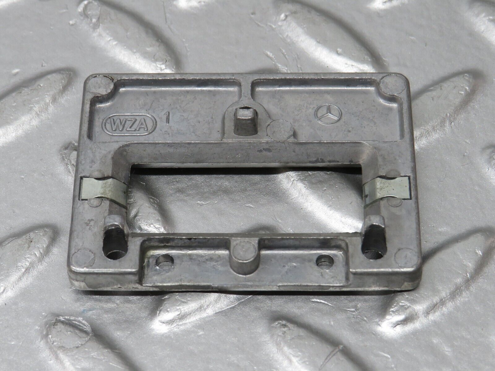 33941 Mercedes-Benz W124 260E Rear View Mirror Mount Bracket