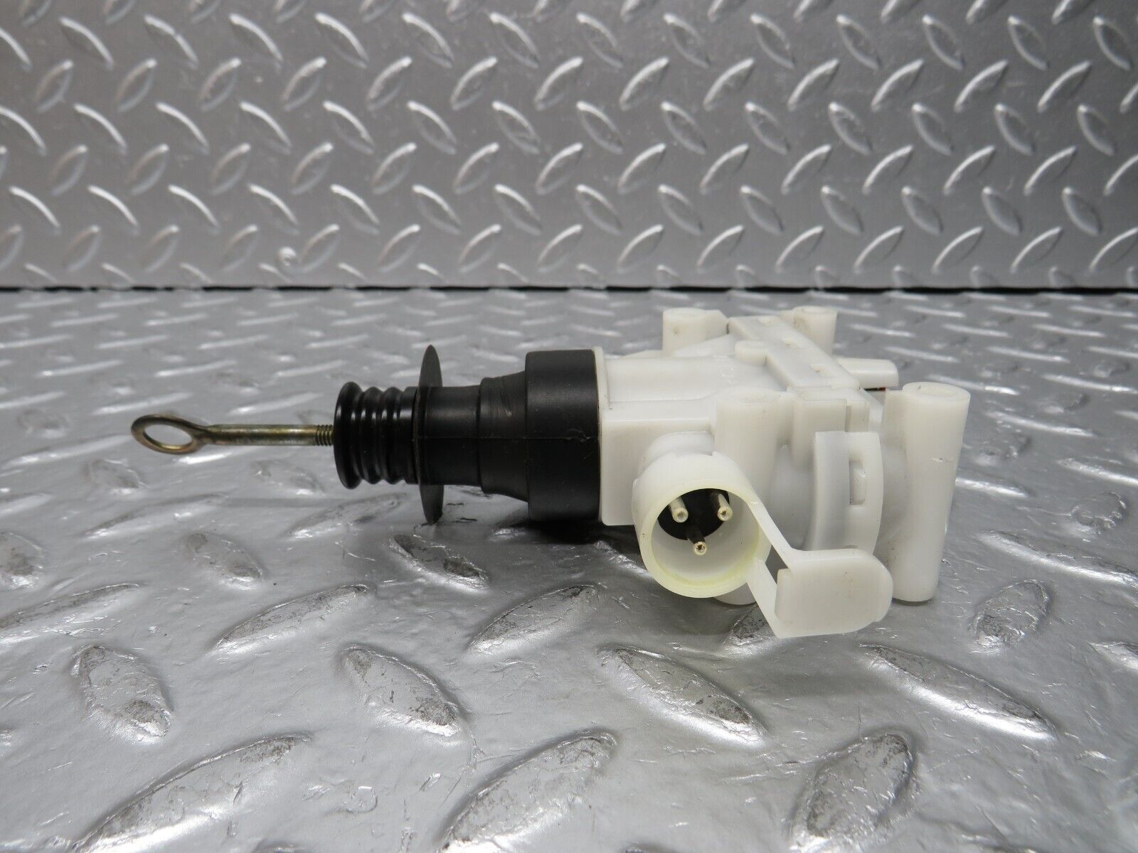 31396 Mercedes-Benz S124 220TE Door Lock Vacuum Actuator Hella Front Left