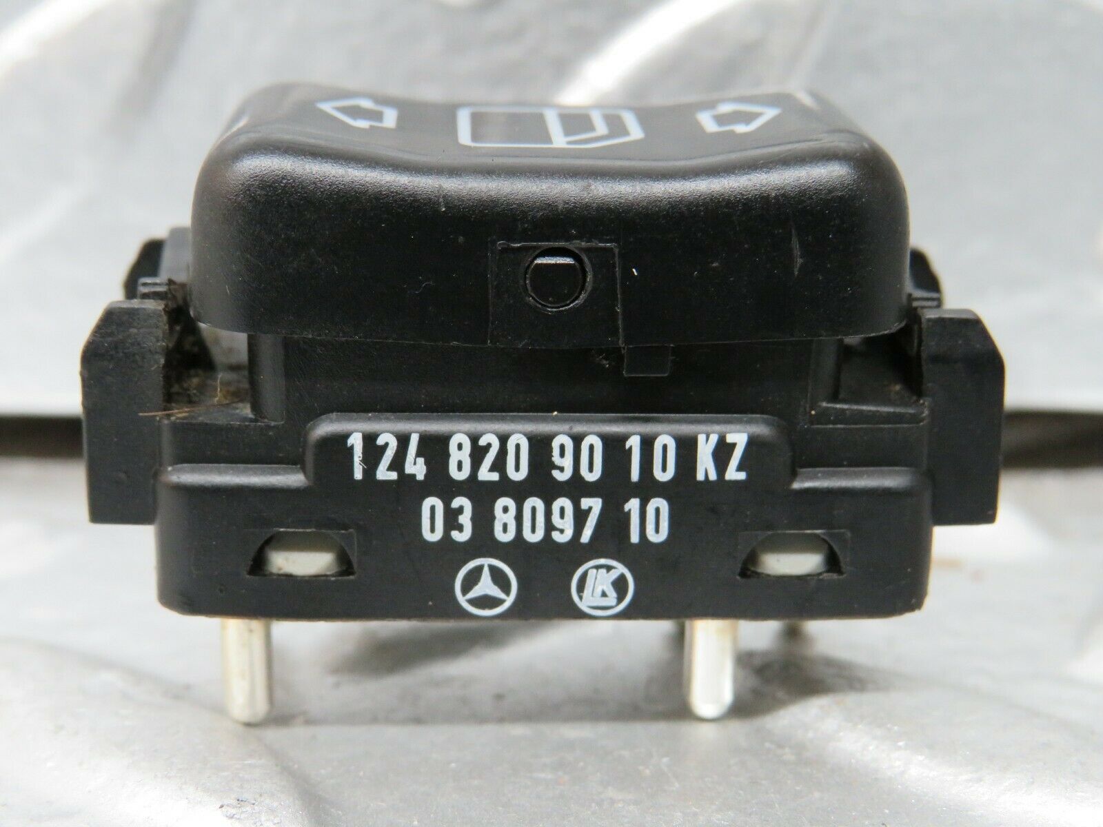 24285 Mercedes-Benz S124 220TE Electric Window Switch Right Side 1248209010