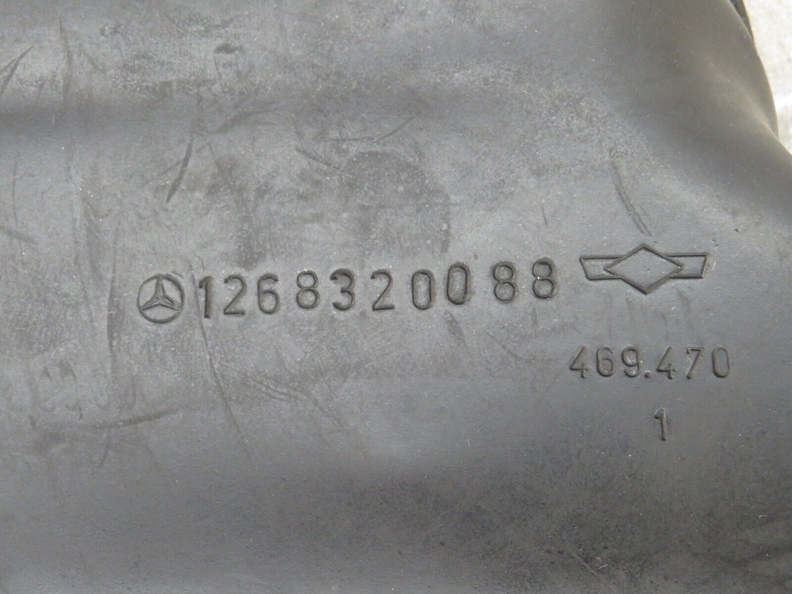 36158 Mercedes-Benz W126 420SE Heating Duct Rubber 1268320088