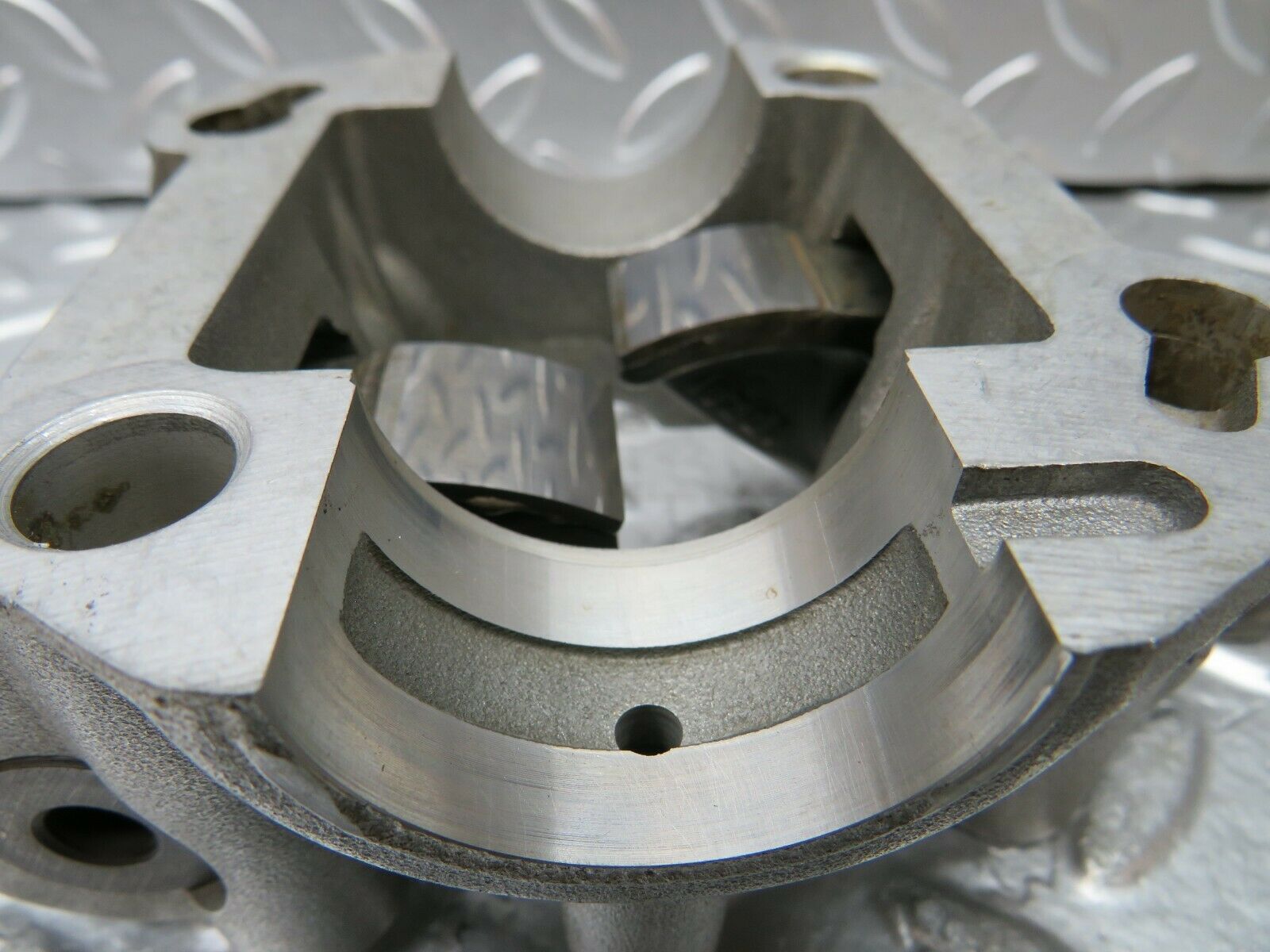 23070 Mercedes-Benz C123 230CE Coupe Rocker Arms Camshaft Bearing Block 1020510110