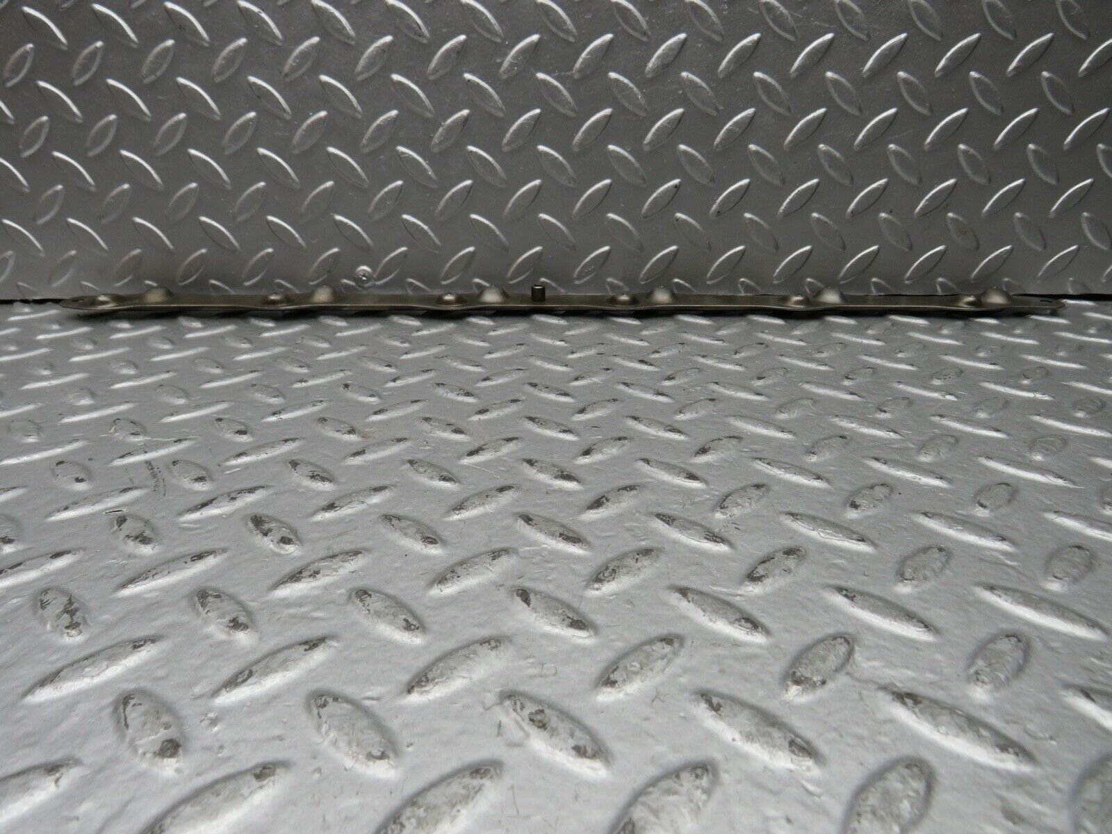 21753 Mercedes-Benz W126 300SE Camshaft Oil Tube