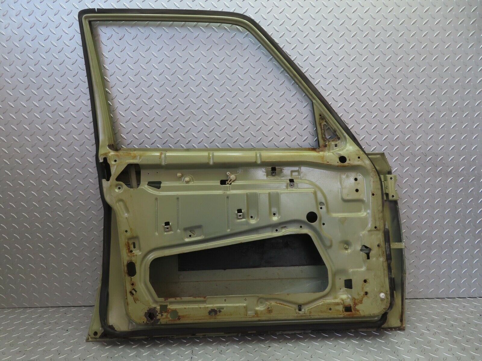 13640 Mercedes-Benz W123 200 Front Left Door