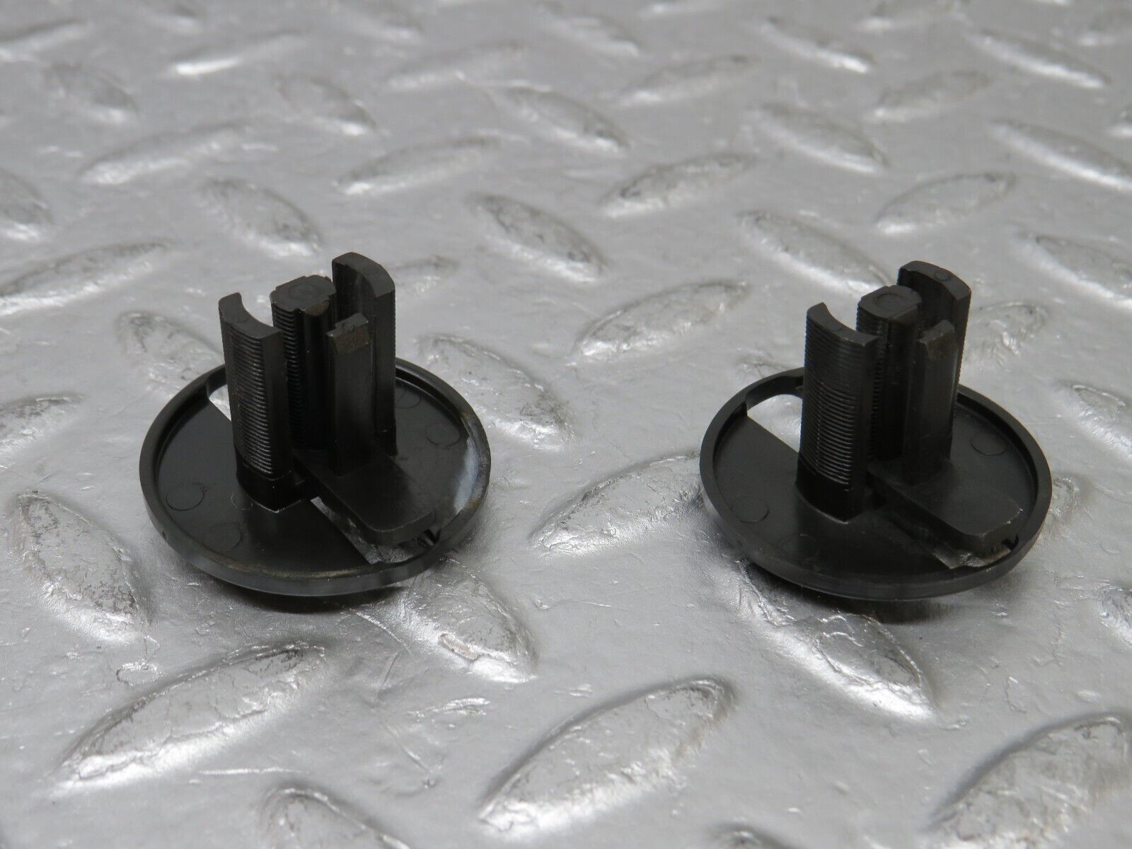 37814 Mercedes-Benz A124 320E Cabriolet Radiator Fan Shroud Holder 2x