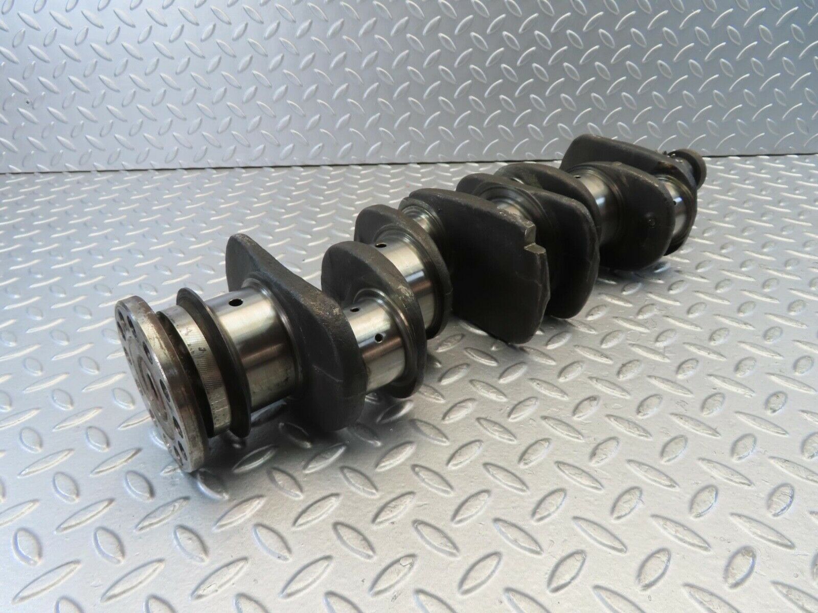 10999 Mercedes-Benz W115 220D Crankshaft OM615