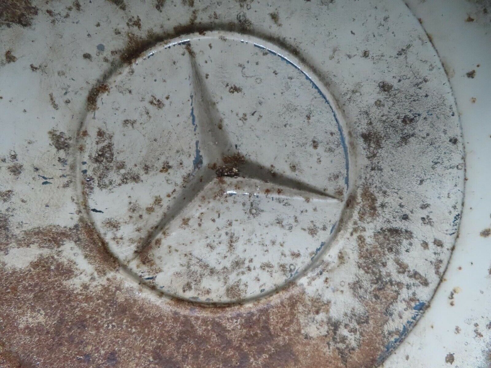 14527 Mercedes-Benz W113 Pagoda Chrome Wheel Hub Cap