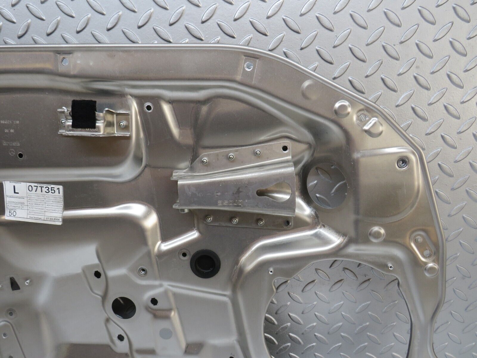 35105 Mercedes-Benz W221 Front Left Window Regulator Support Panel