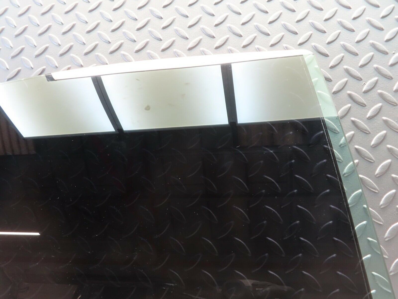 11229 Mercedes-Benz W221 S320 Rear Right Door Window Glass