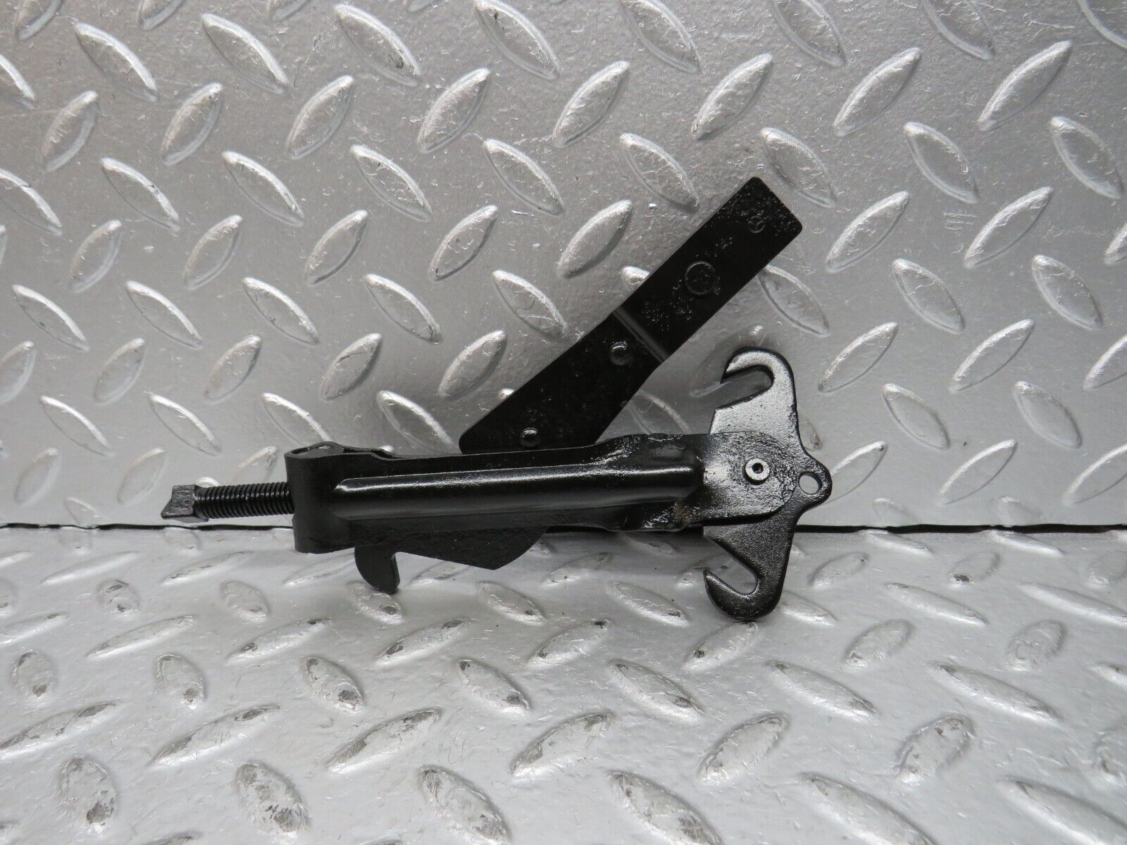 31989 Mercedes-Benz W123 230E Handbrake Adjusting Handbrake Regulator