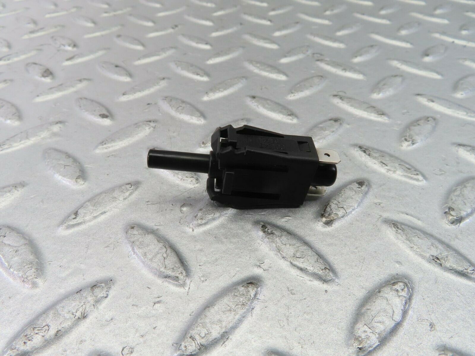 10401 Mercedes-Benz W201 190E Door Contact Switch 0015458714