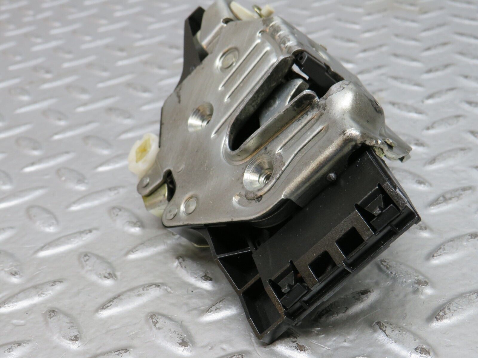 27671 Mercedes-Benz S124 300TE Wagon Rear Left Door Lock Mechanism 1248213551