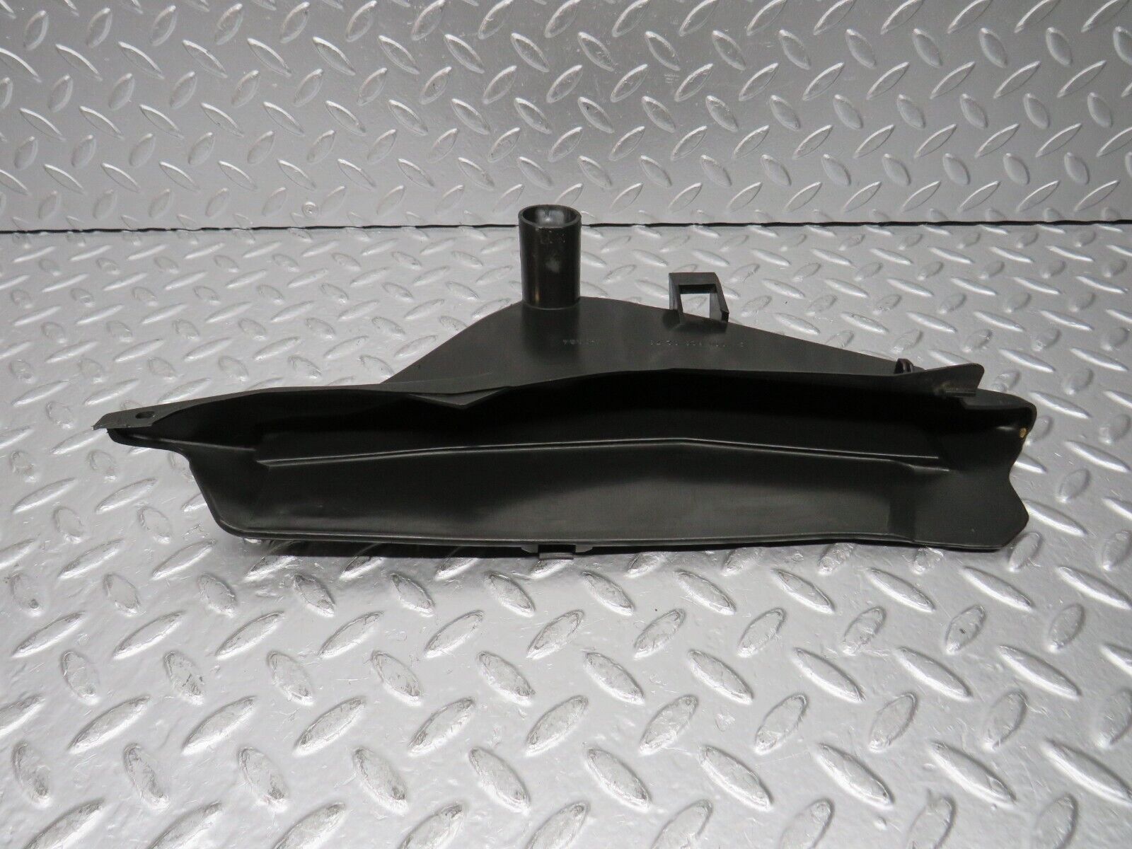 30807 Mercedes-Benz W201 190E 2.0L Front Right Rain Gutter Drain Channel 2016280273