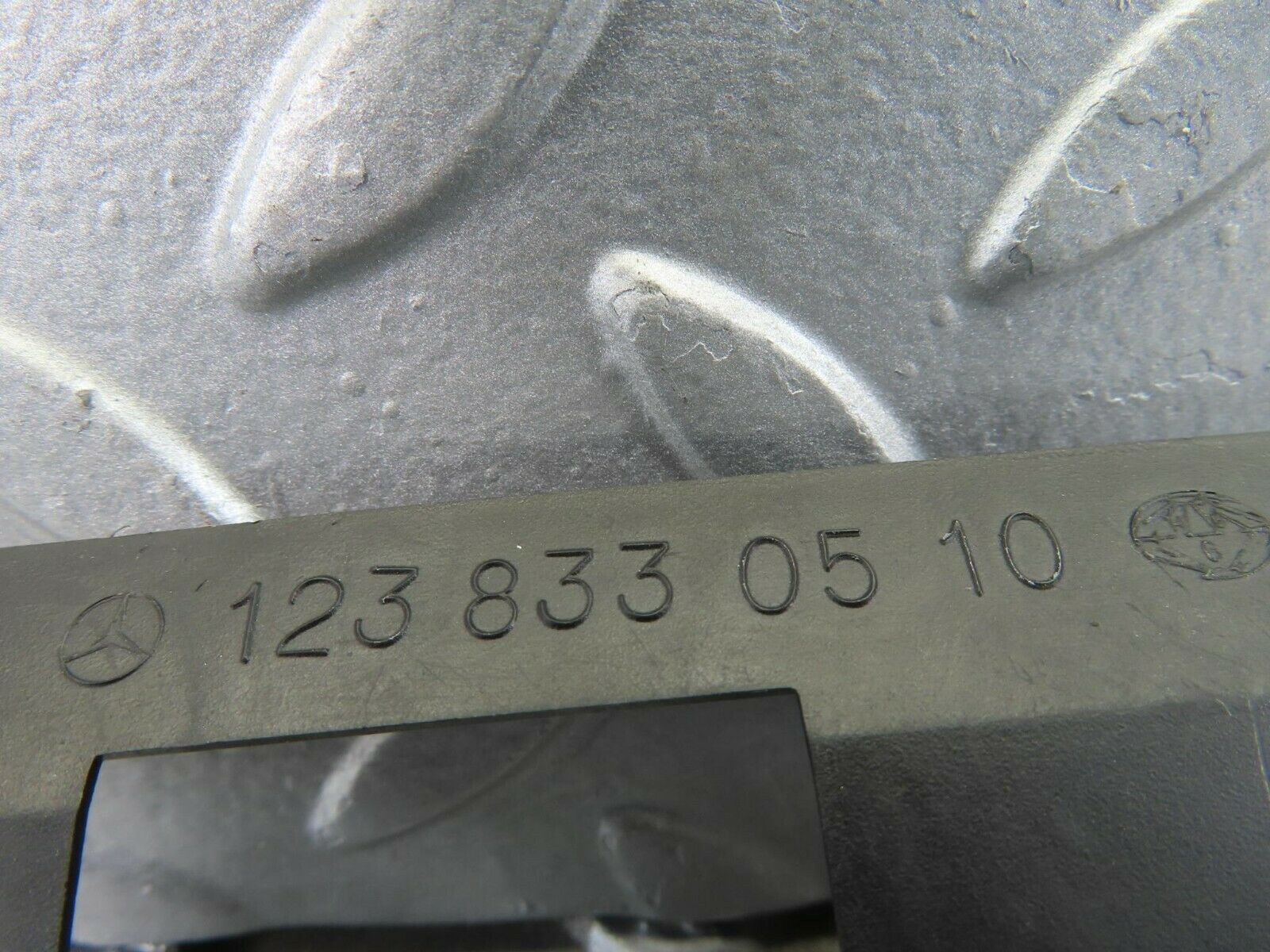 10033 Mercedes-Benz C123 230CE Coupe Heater Control Holder 1238330510