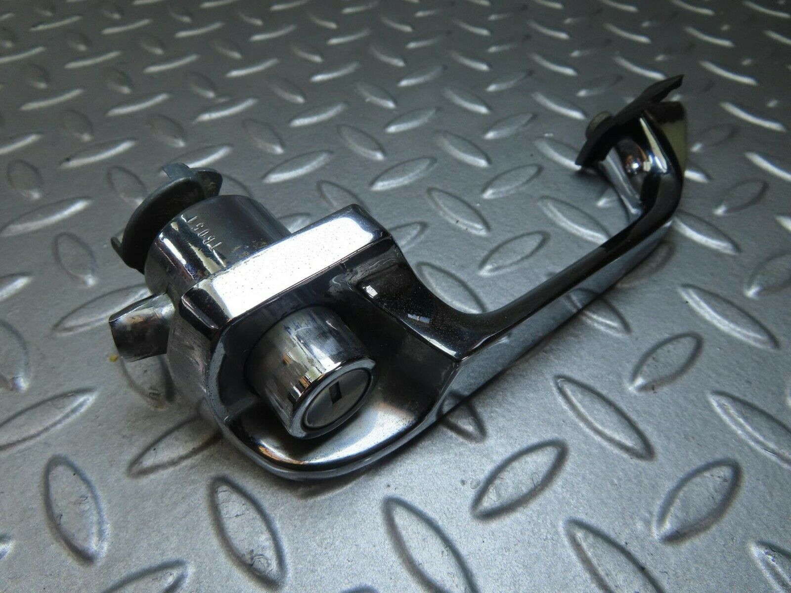 8736 Mercedes-Benz W108 Chrome Door Handle Front Left No Key 1087660701