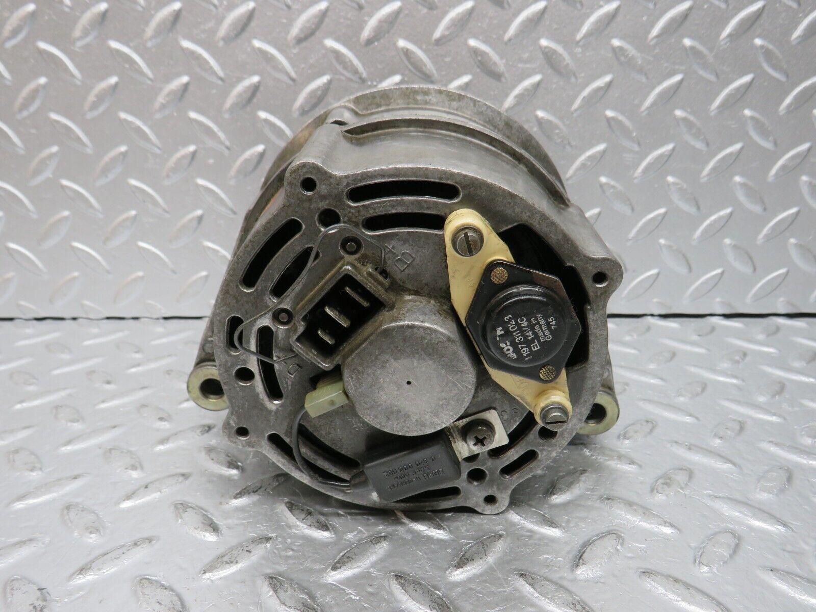 32673 Mercedes-Benz S124 300TE Wagon Generator Alternator Bosch 0120489328