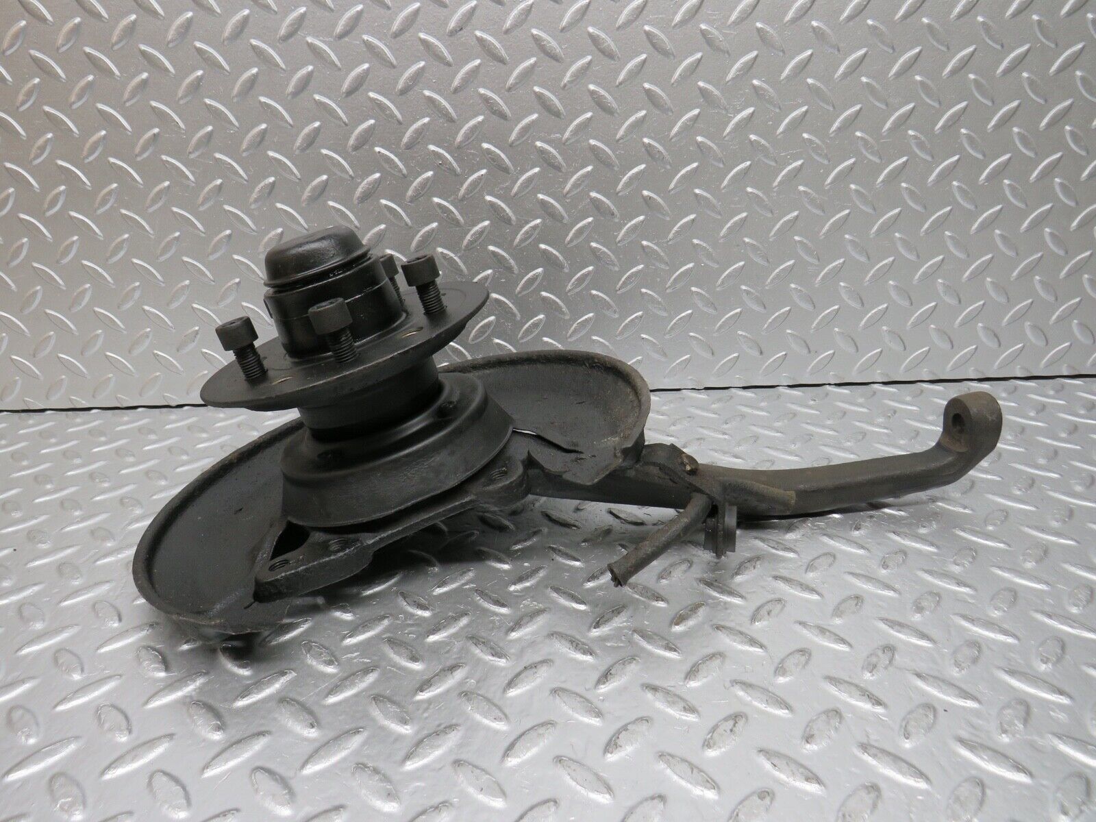 0381 Mercedes-Benz W108 280SE Complete Wheel Hub Front Left