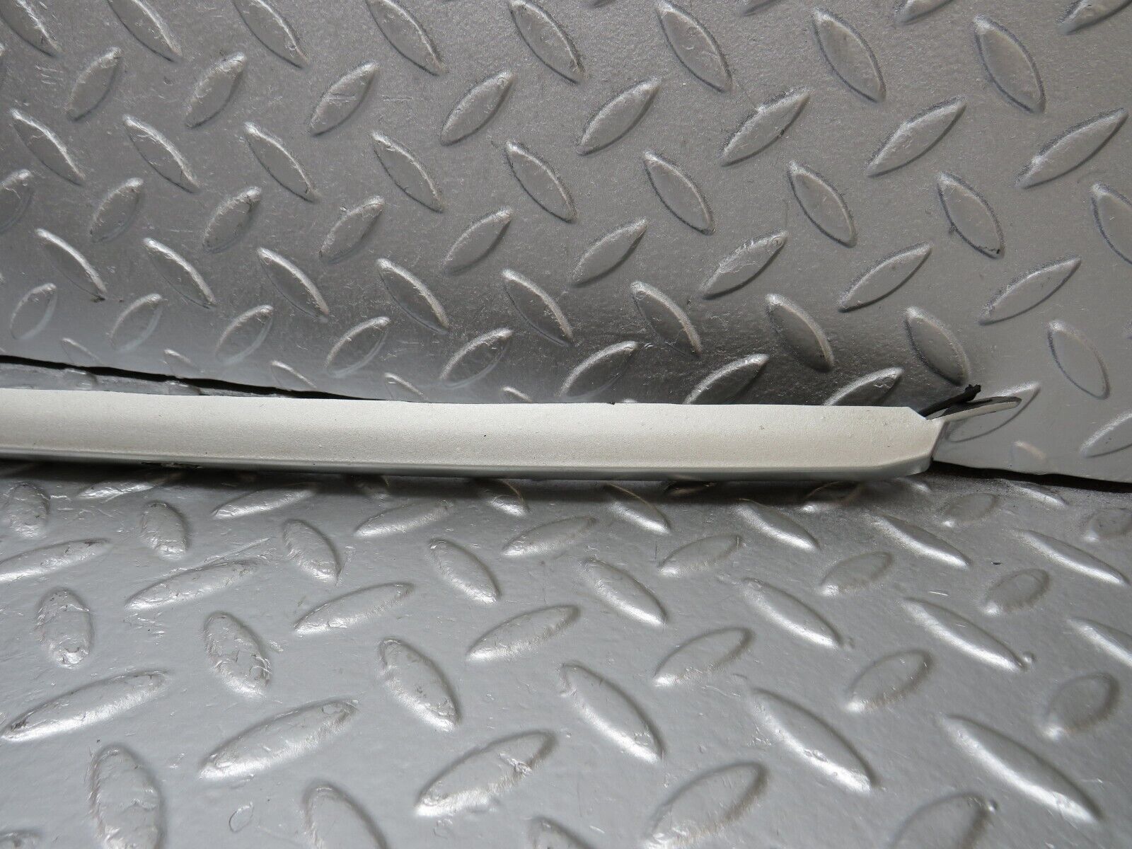 39694 Mercedes-Benz R129 320SL Coupe Right Headlight Lower Trim 1298260677 1298260877