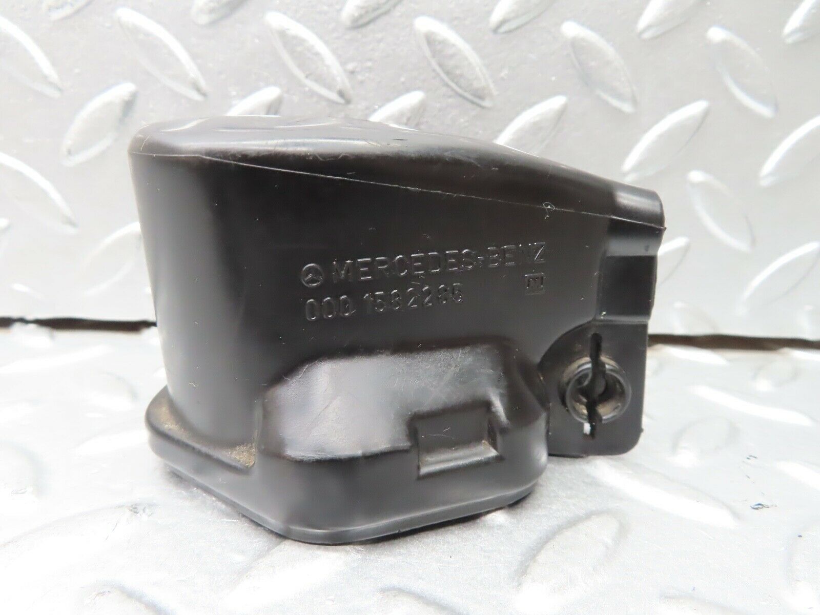 21576 Mercedes-Benz W126 300SE Ignition Coil Cover Cap 0001582285