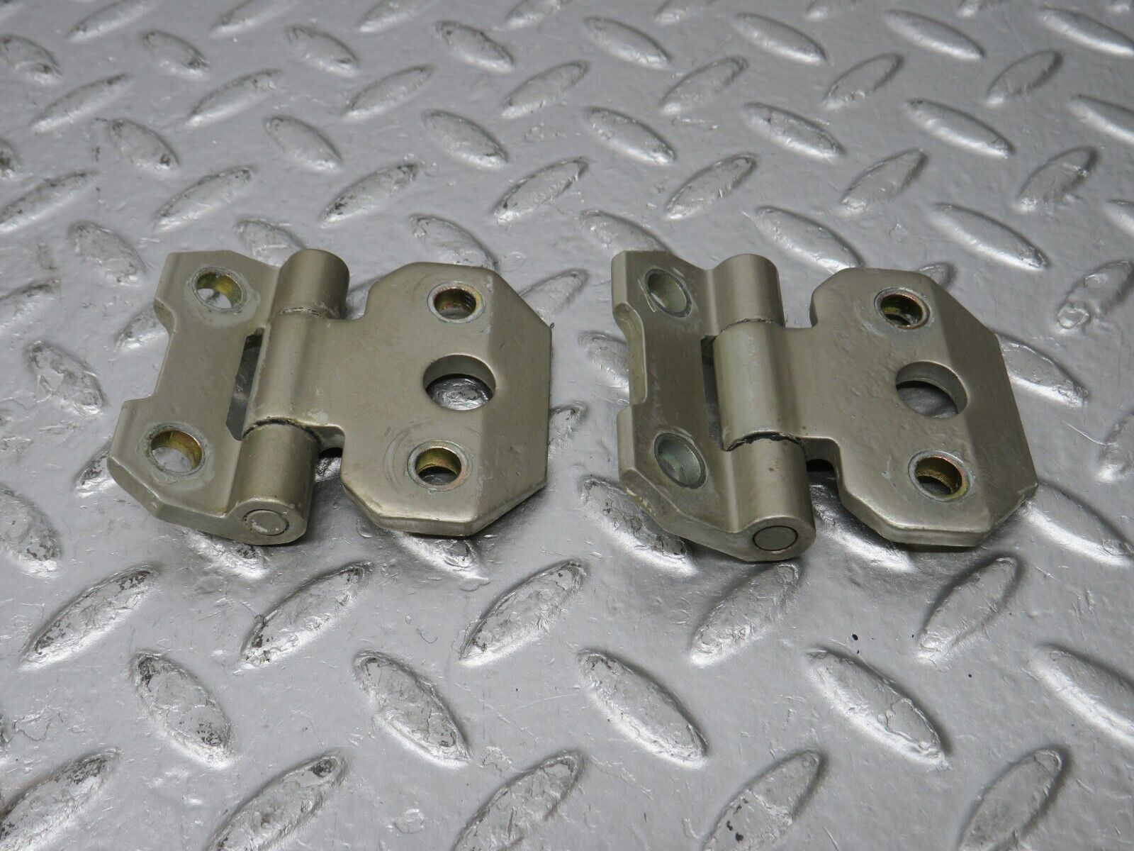 33971 Mercedes-Benz W201 190E 2.0L Left Door Hinge Pair